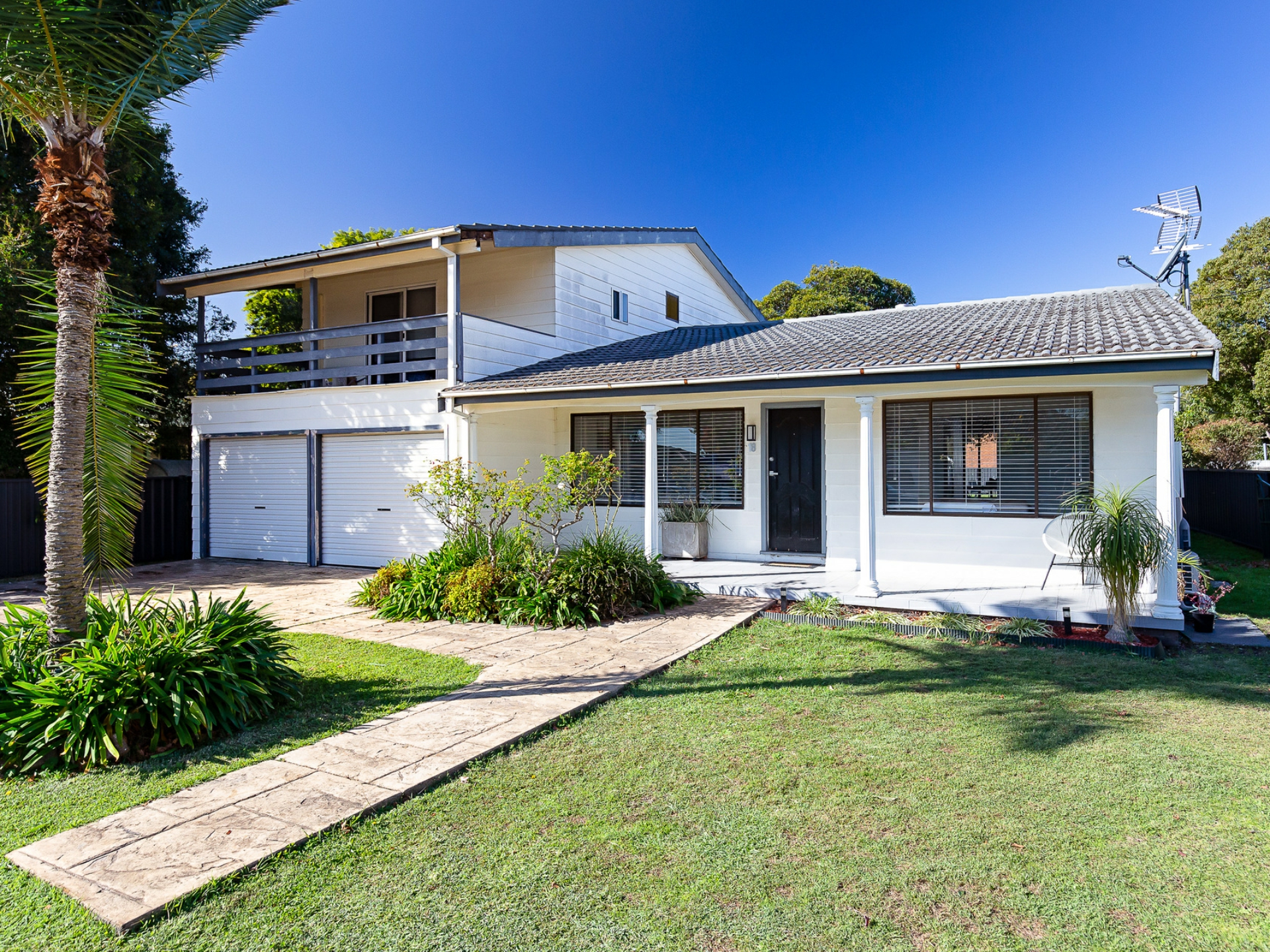 18 Jones Avenue Warners Bay NSW