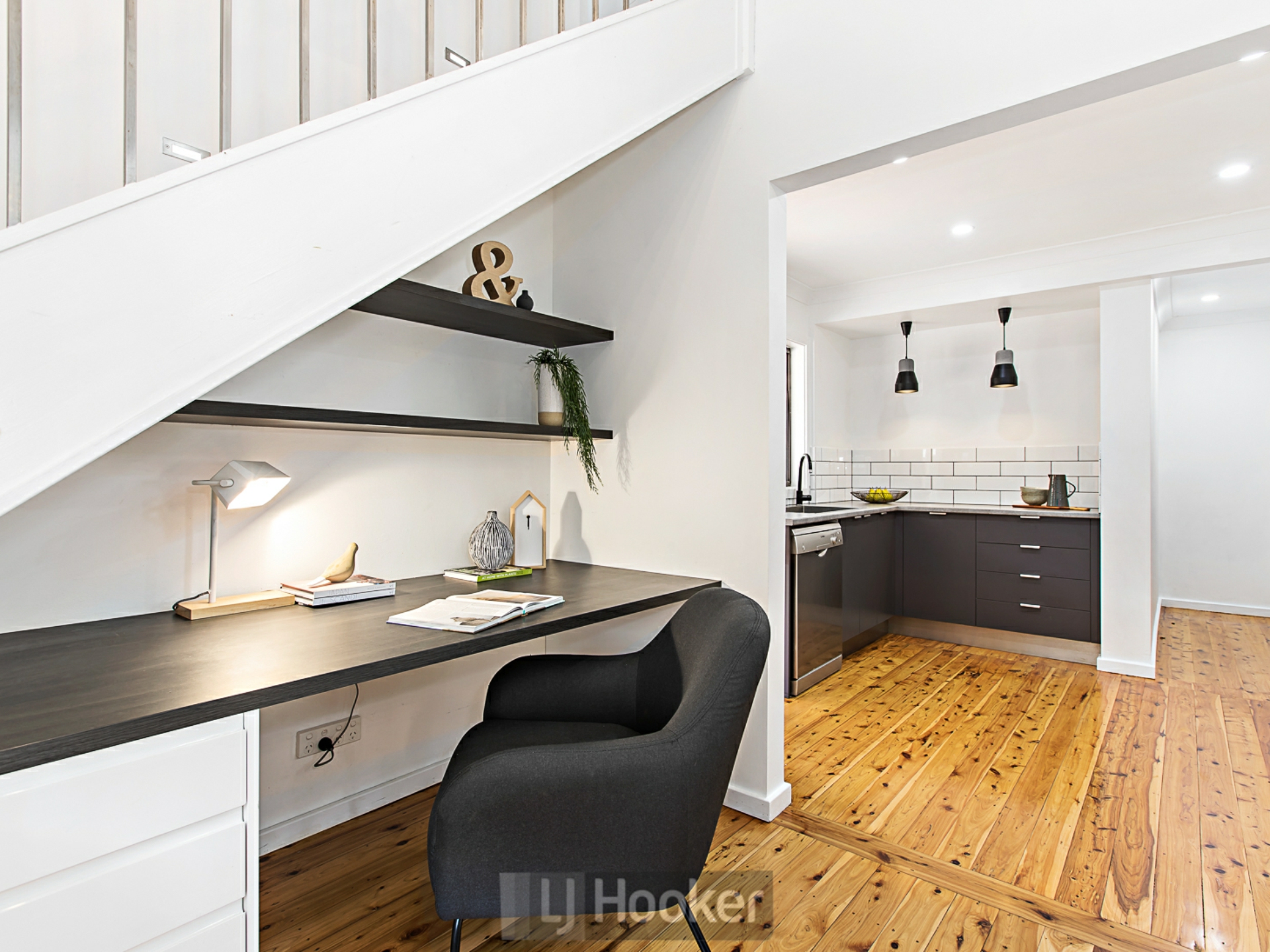 4 Railway Crescent, BELMONT NORTH