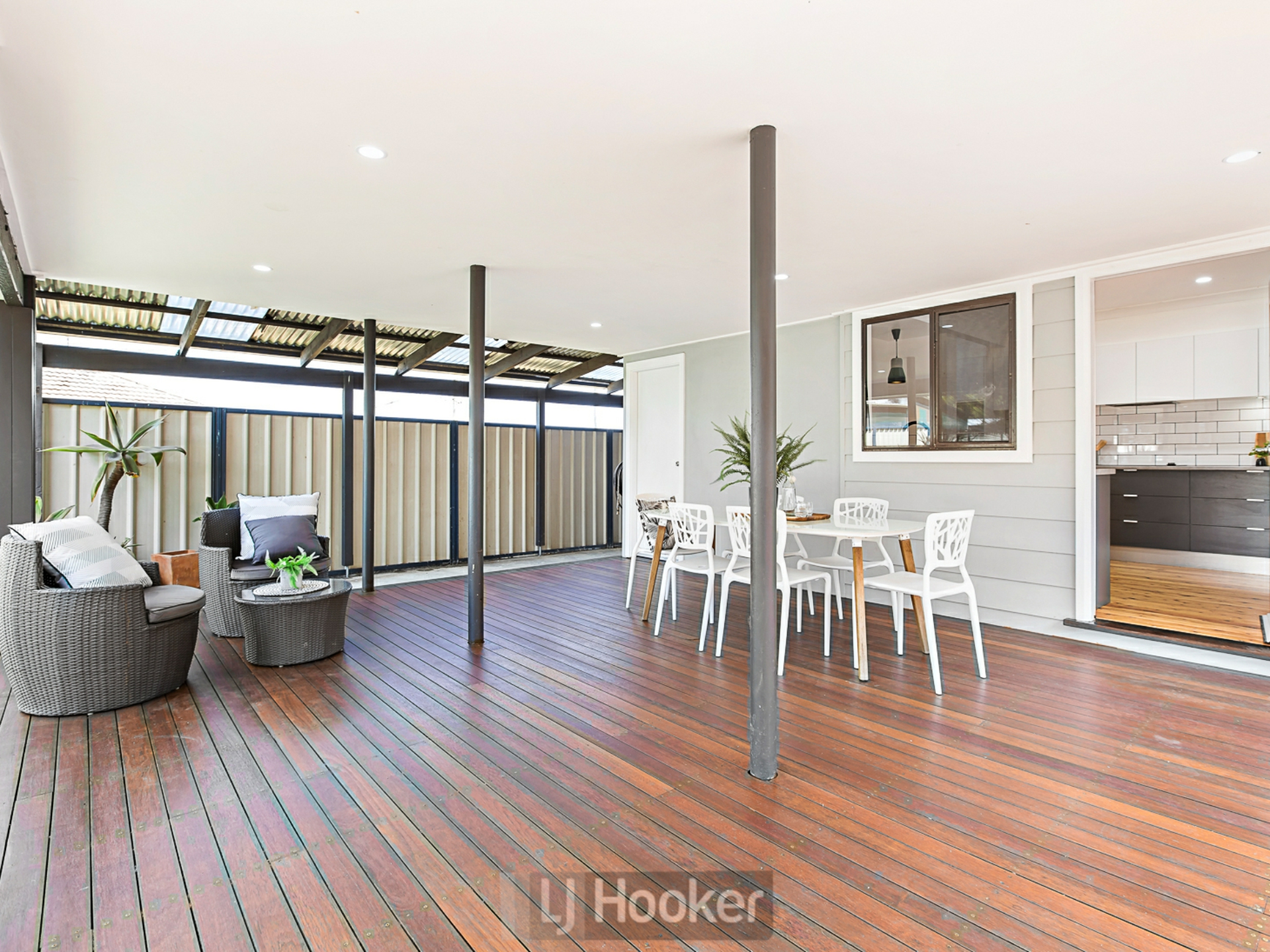 4 Railway Crescent, BELMONT NORTH