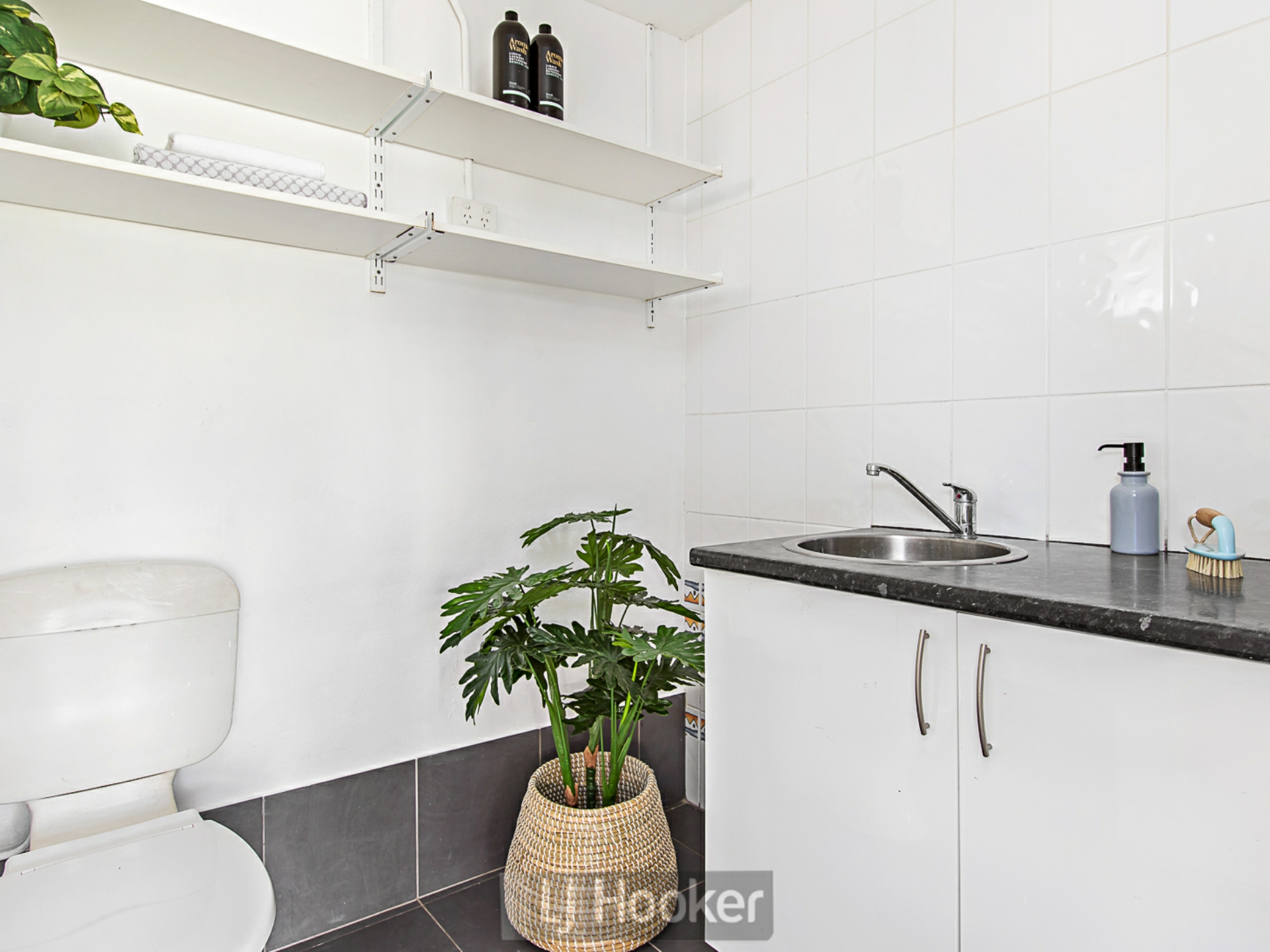 4 Railway Crescent, BELMONT NORTH