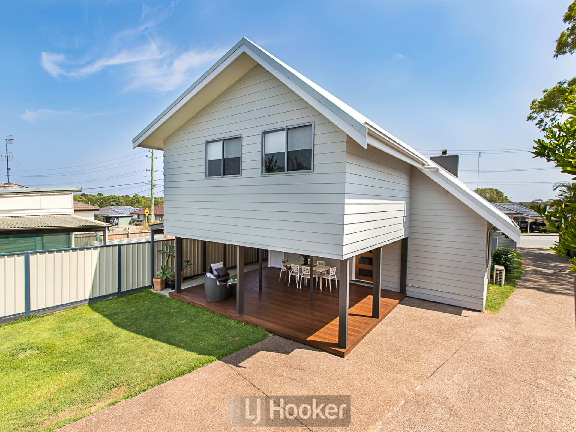4 Railway Crescent, BELMONT NORTH