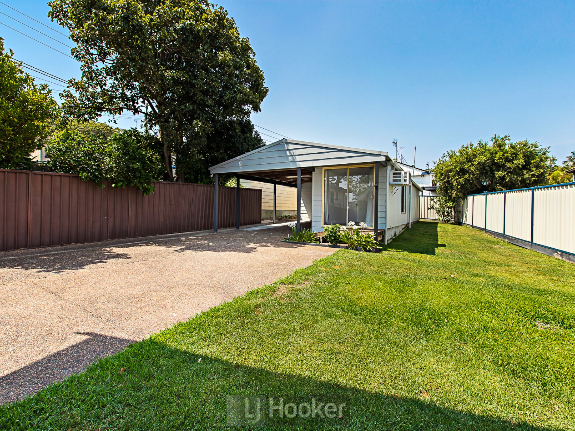 4 Railway Crescent, BELMONT NORTH