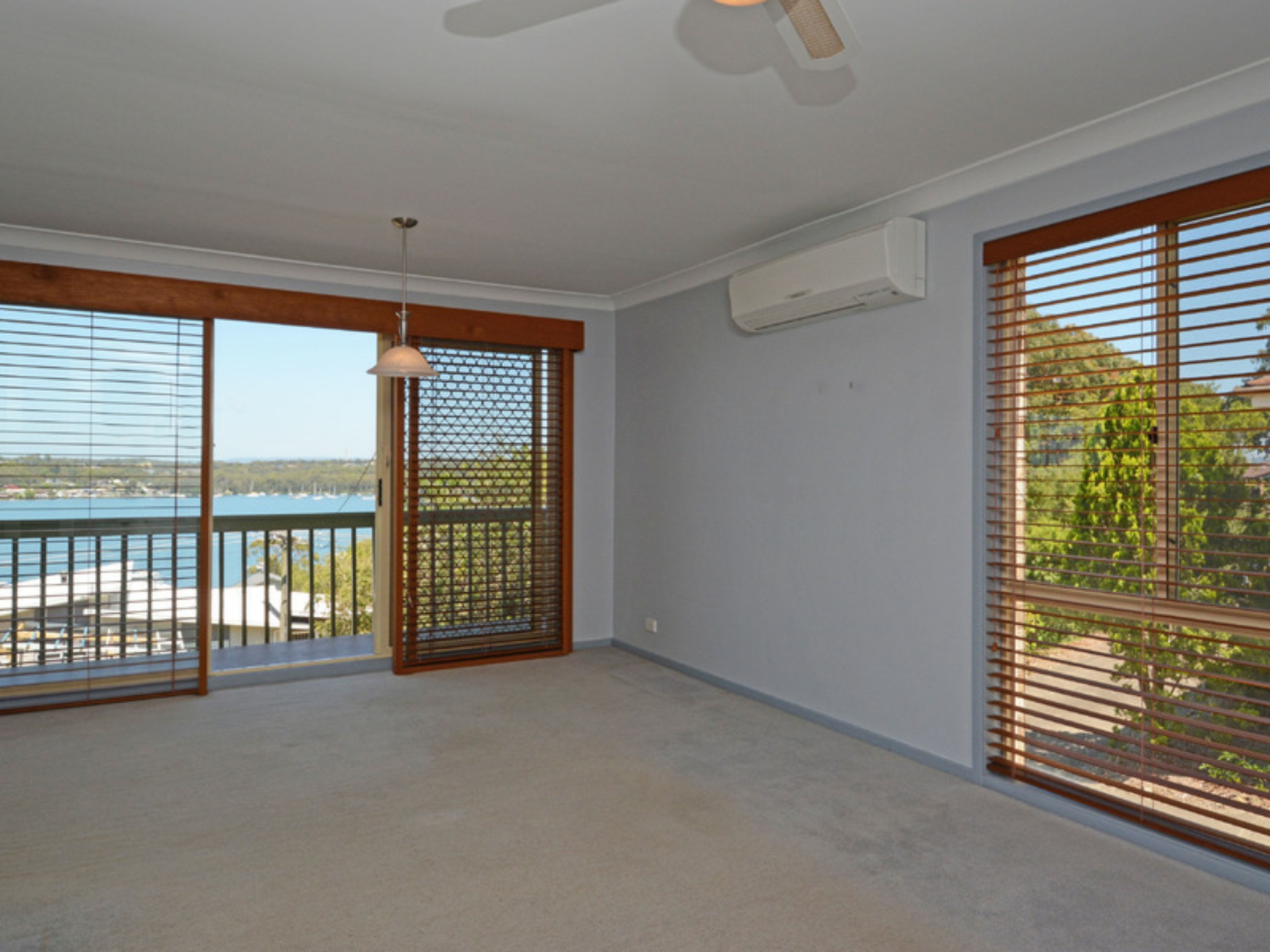75 Alkrington Avenue, FISHING POINT