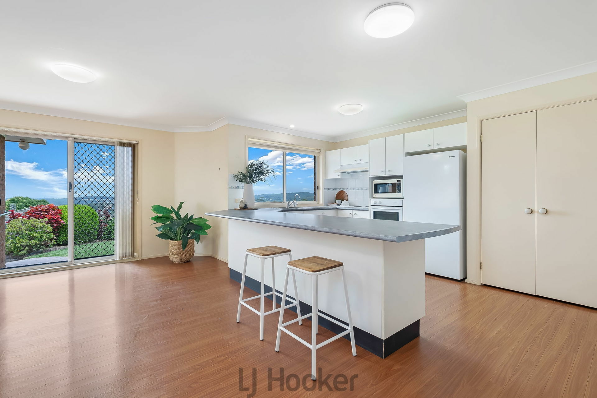 19 Outlook Close, Mount Hutton