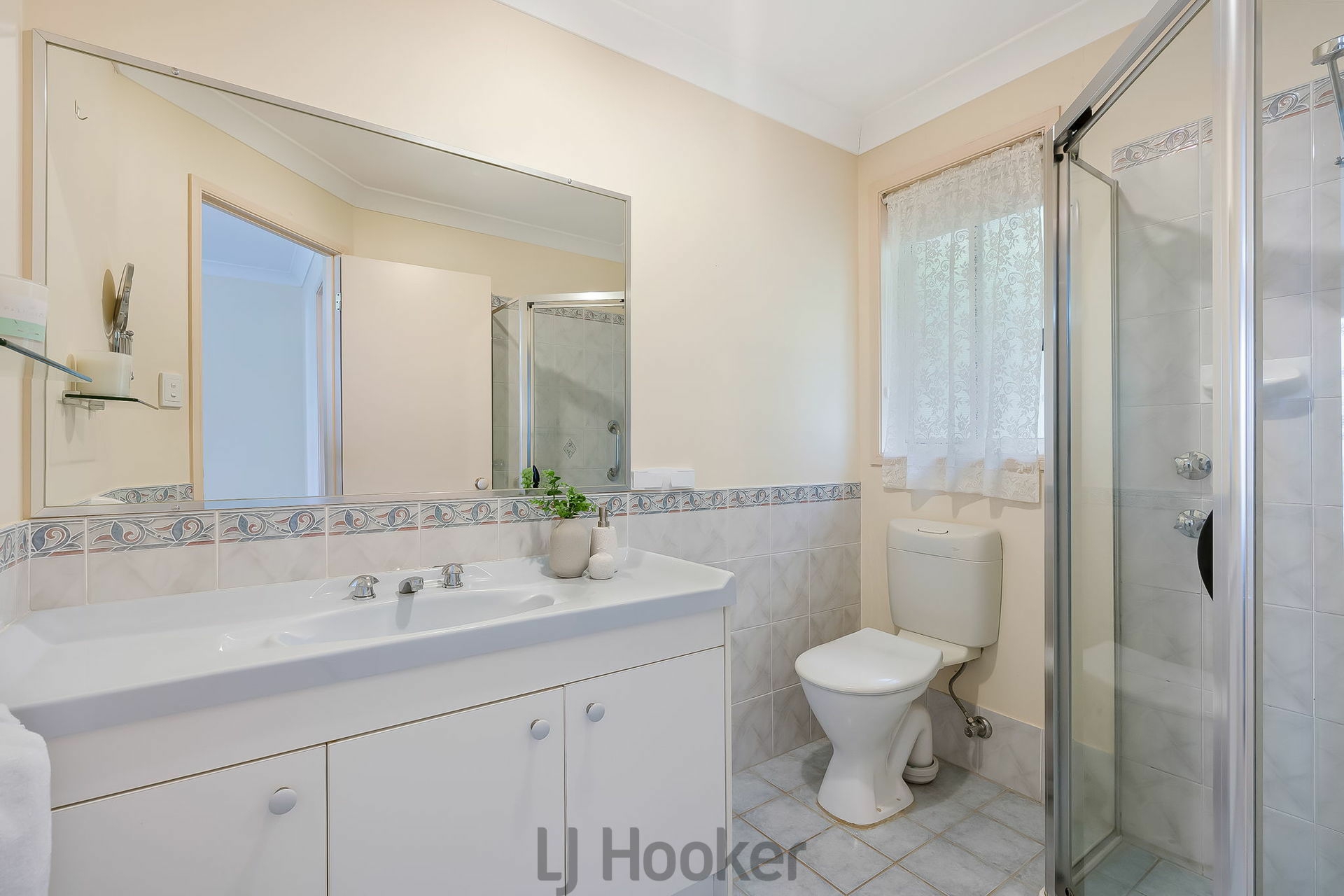 19 Outlook Close, Mount Hutton