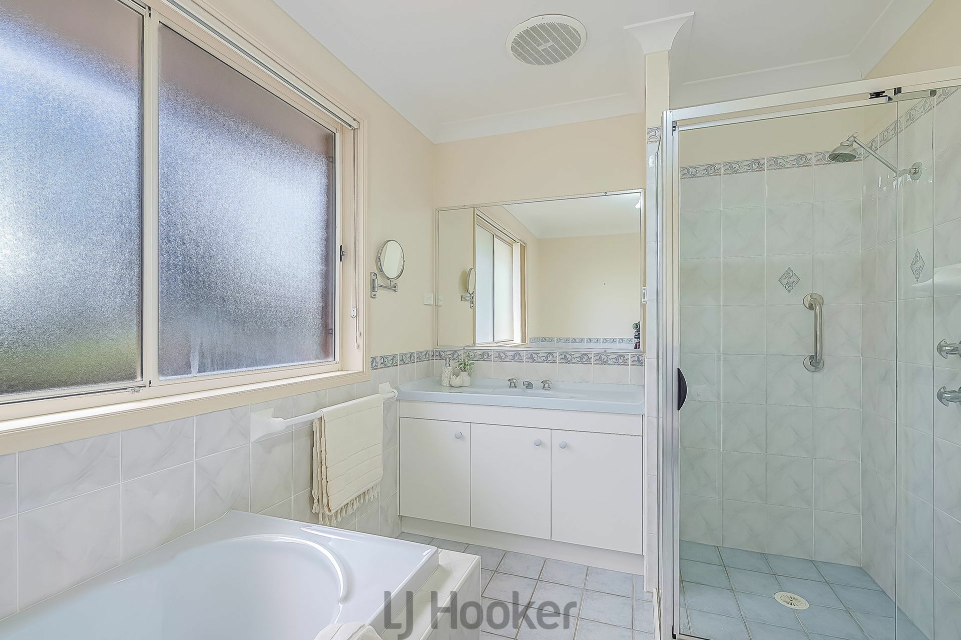 19 Outlook Close, Mount Hutton