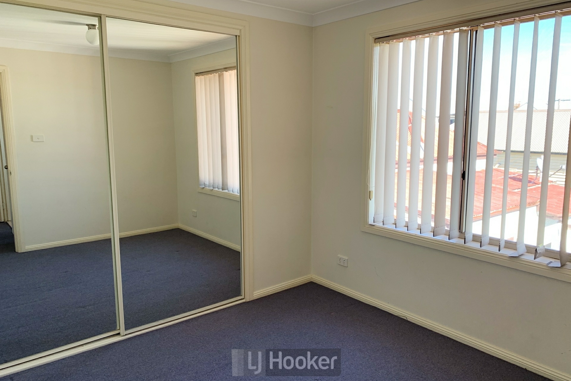 2/25 Howden Street, CARRINGTON
