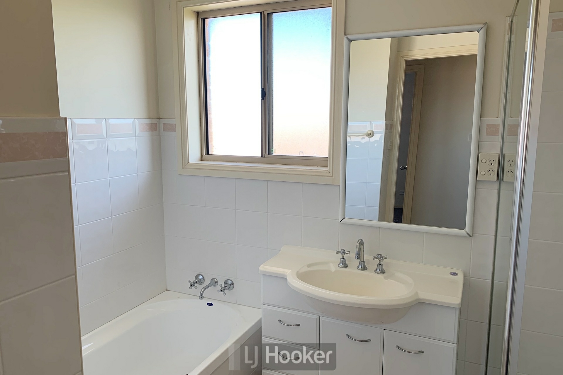 2/25 Howden Street, CARRINGTON