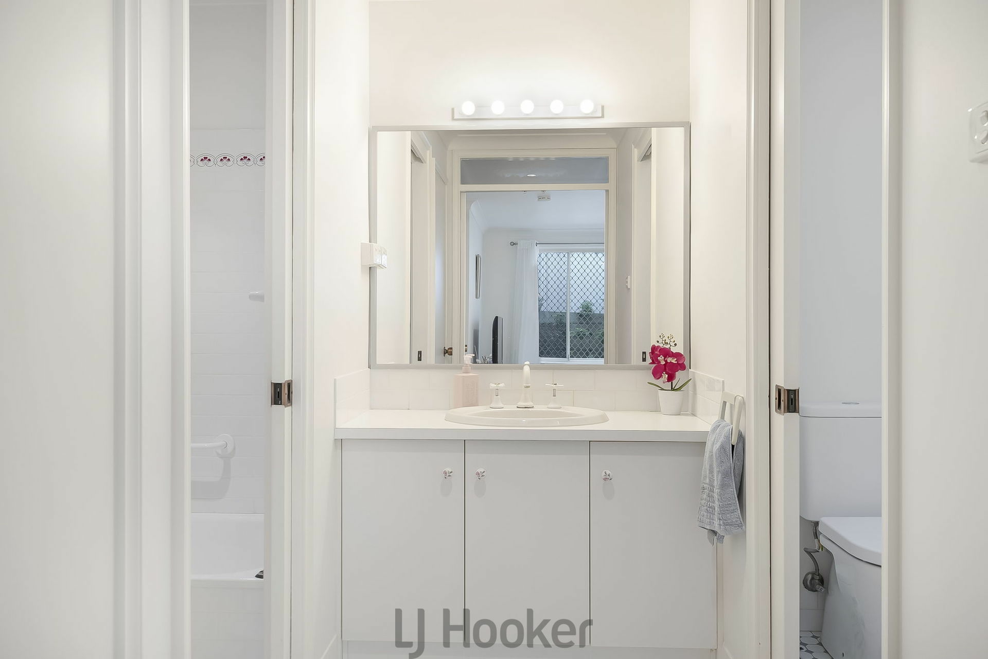 2/4 Deal Street, MOUNT HUTTON