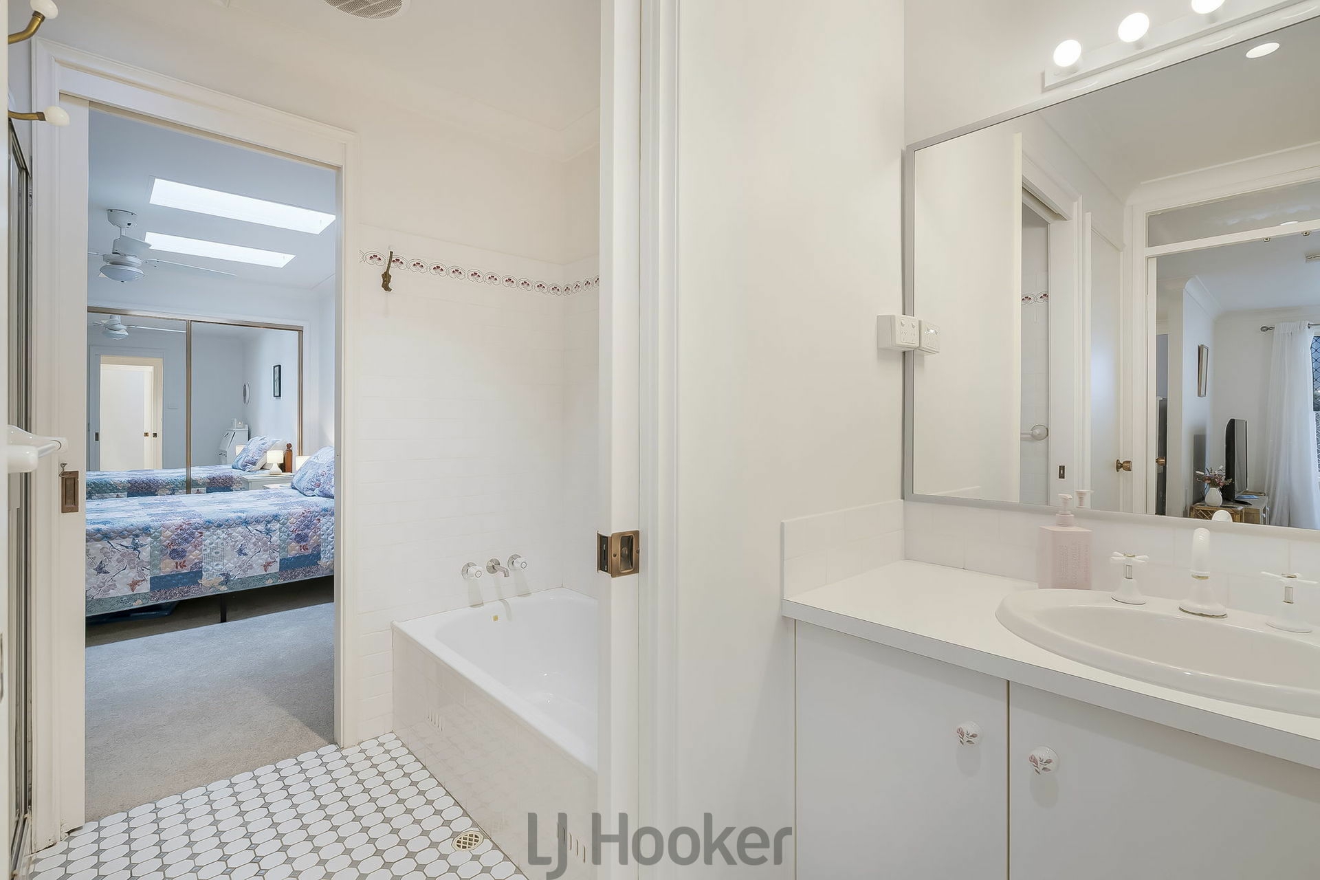 2/4 Deal Street, MOUNT HUTTON