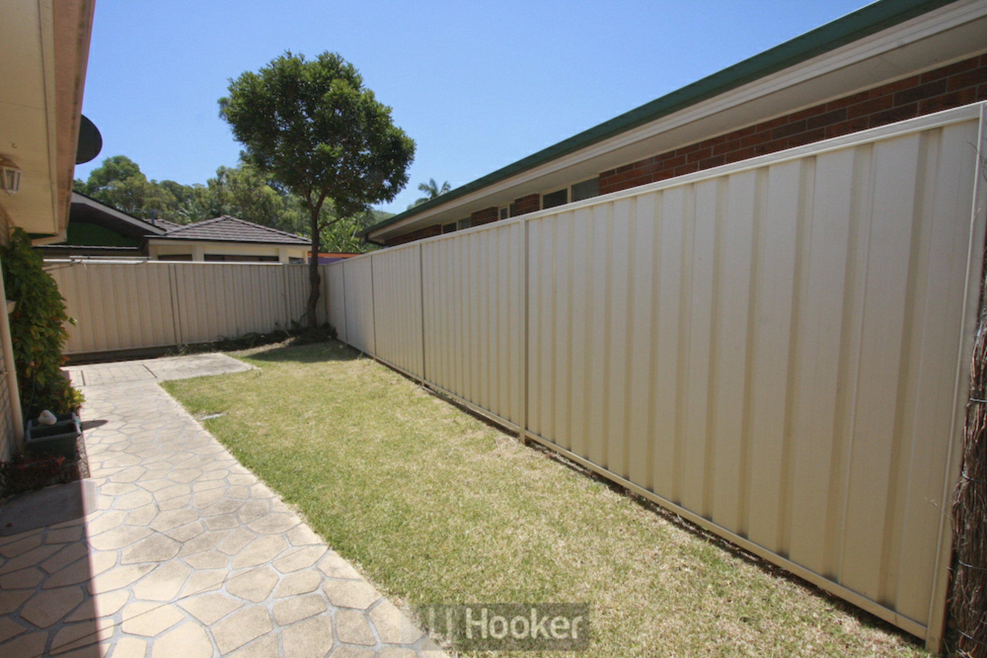 2 Gleeson Crescent, ELEEBANA