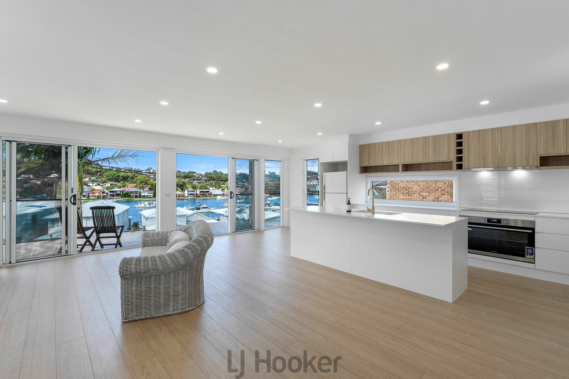 22 Wrexham Circlet, BUTTABA