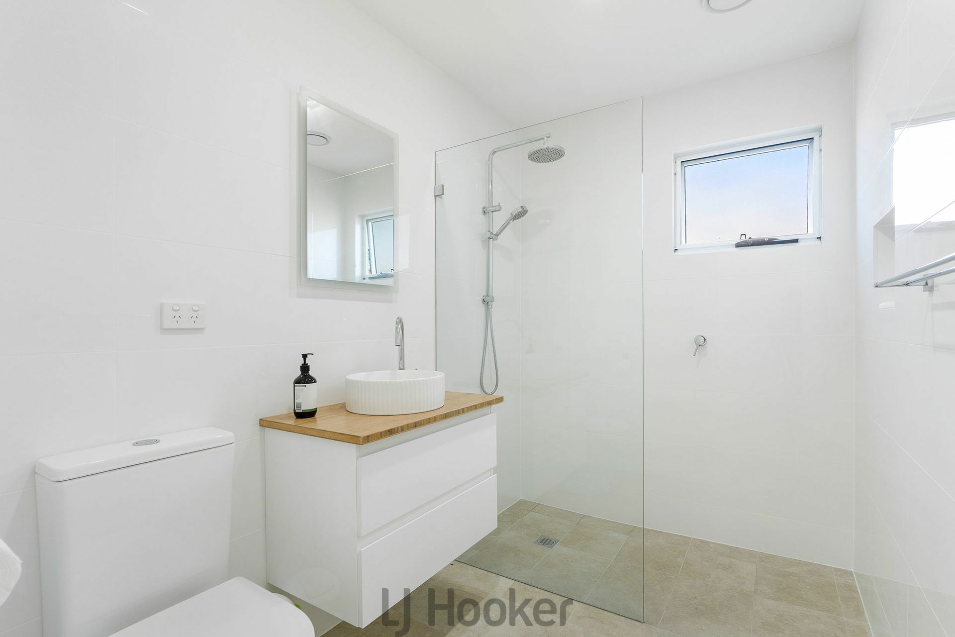 22 Wrexham Circlet, BUTTABA