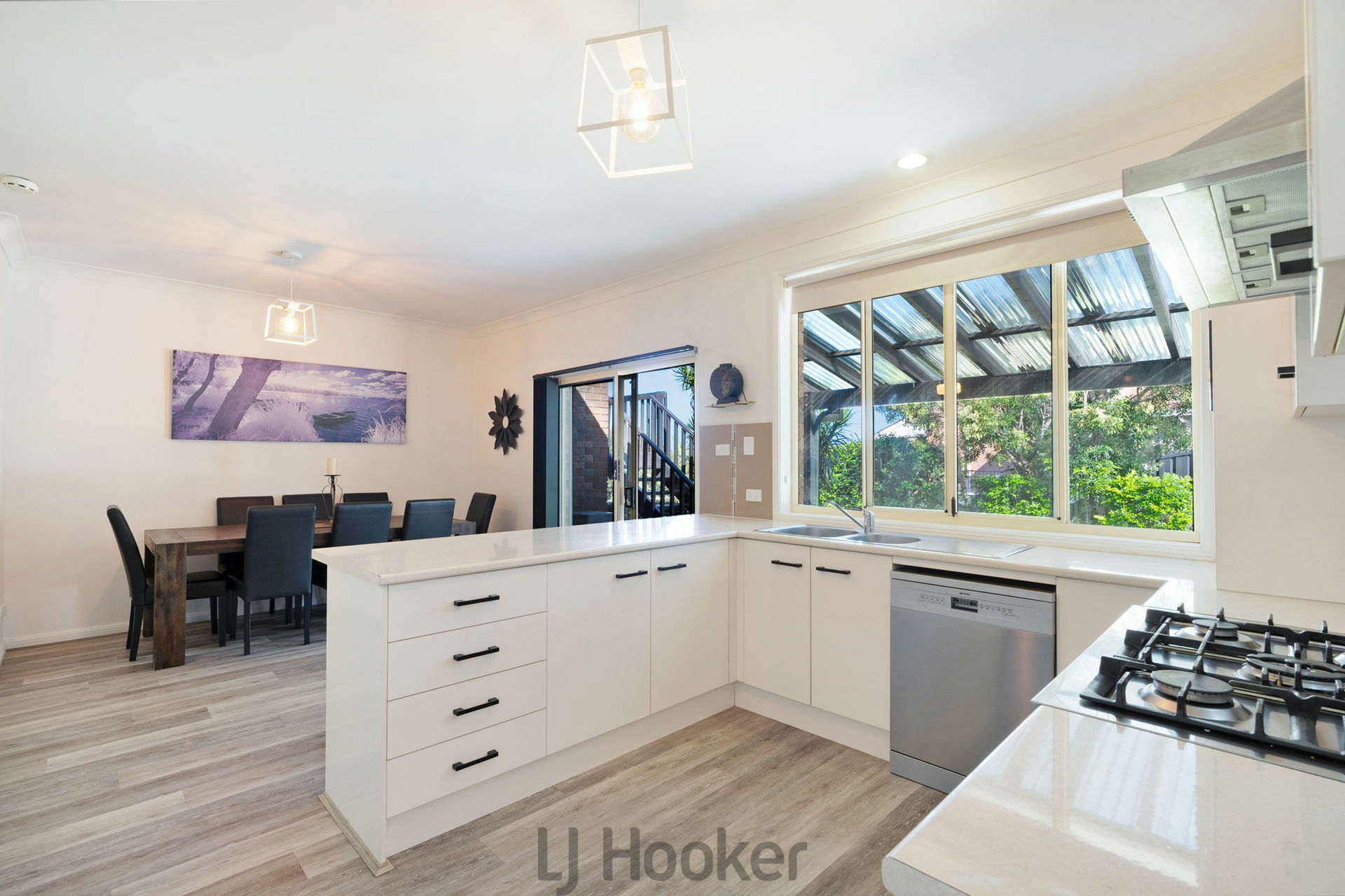 15 Sovereign Close, FLORAVILLE