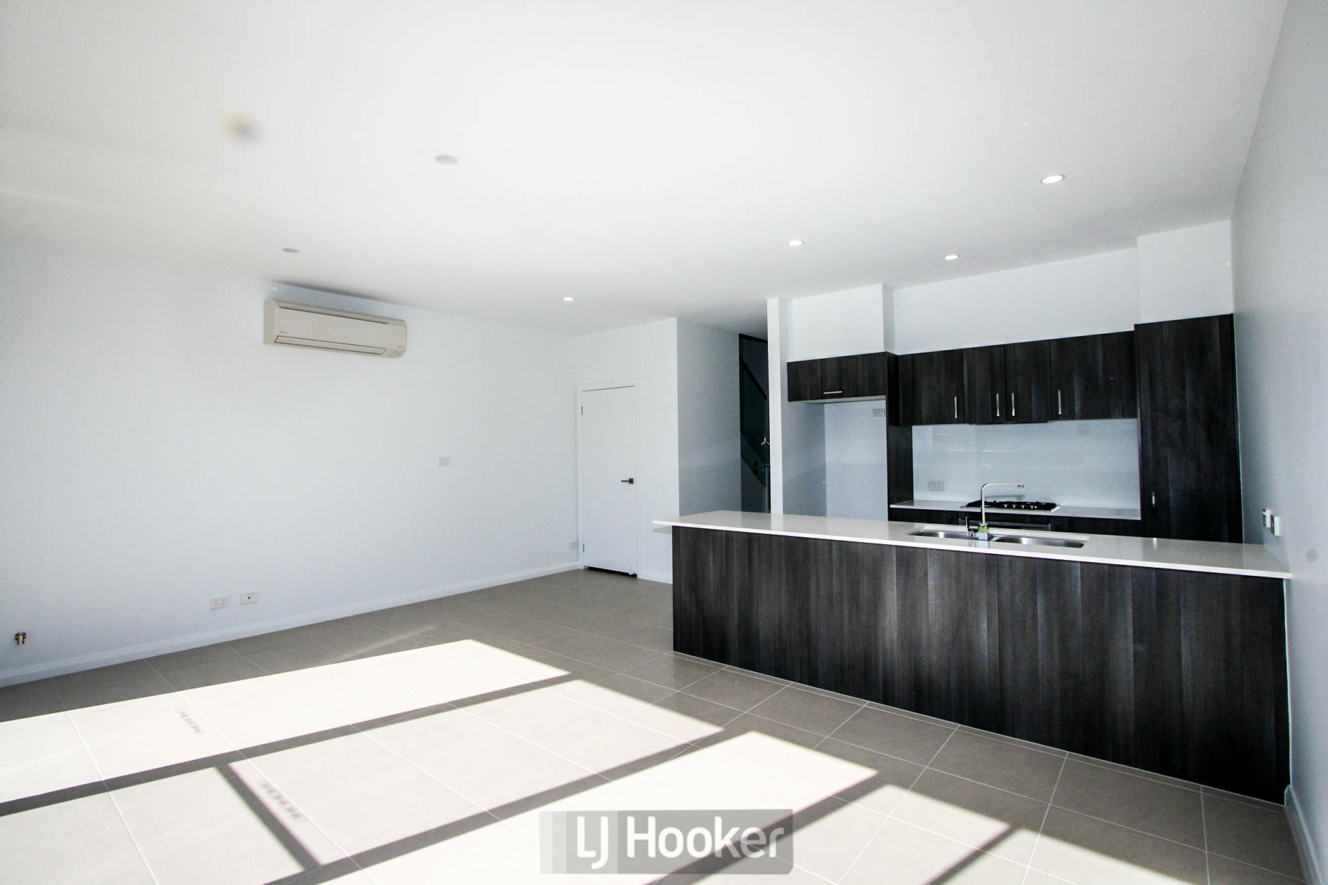 1b/1-3 Lake Street, WARNERS BAY
