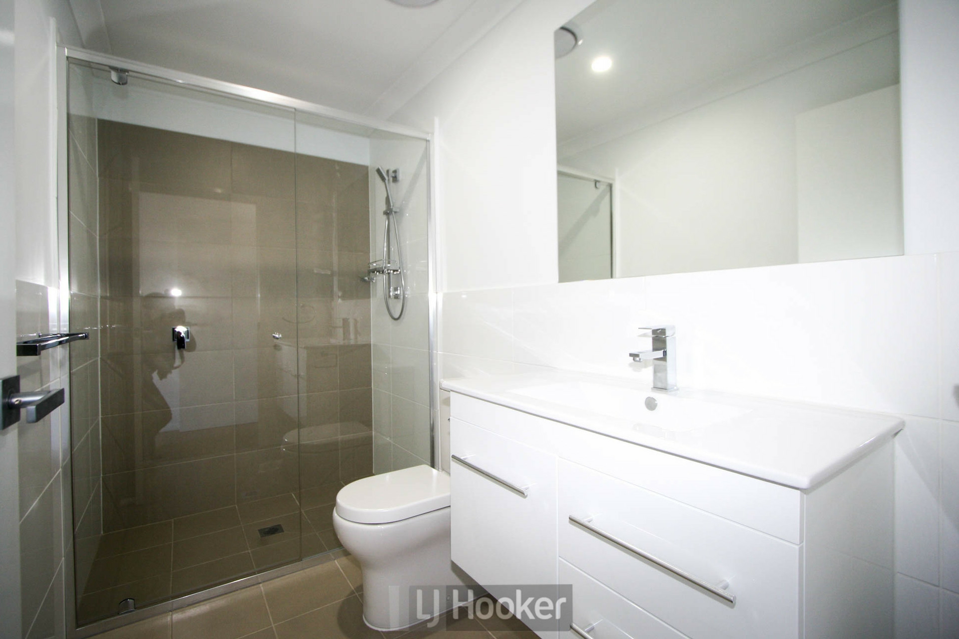 1b/1-3 Lake Street, WARNERS BAY