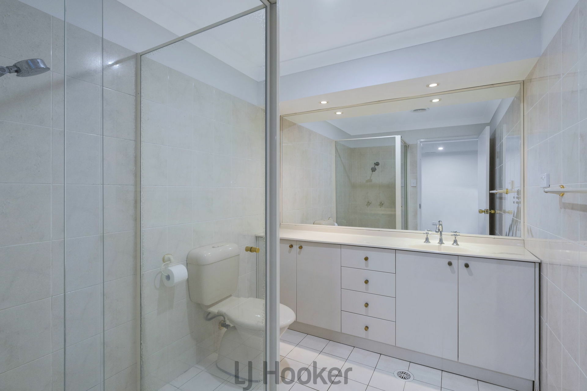 2/24 Bareki Road, ELEEBANA