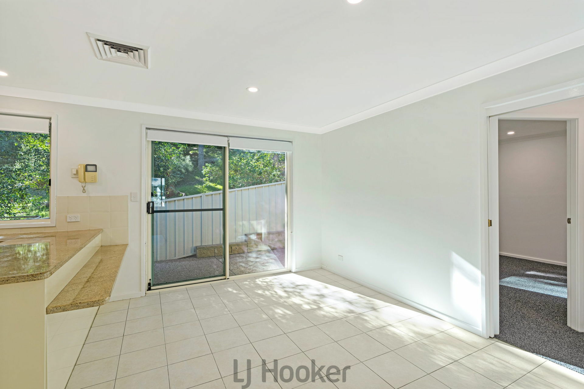 2/24 Bareki Road, ELEEBANA