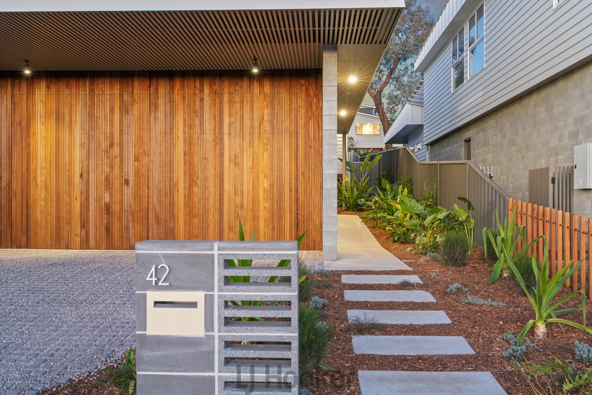 42 Barford Street, SPEERS POINT