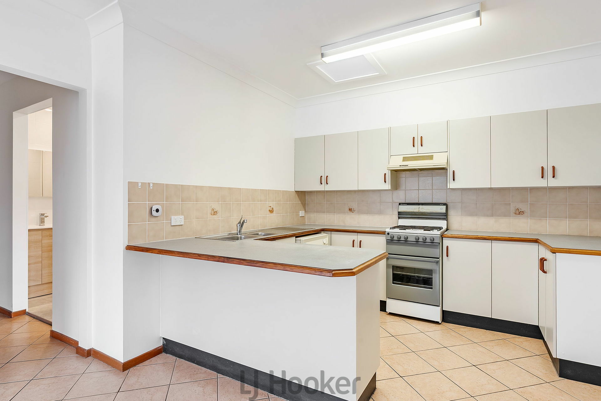 1/4 Windsor Close, VALENTINE