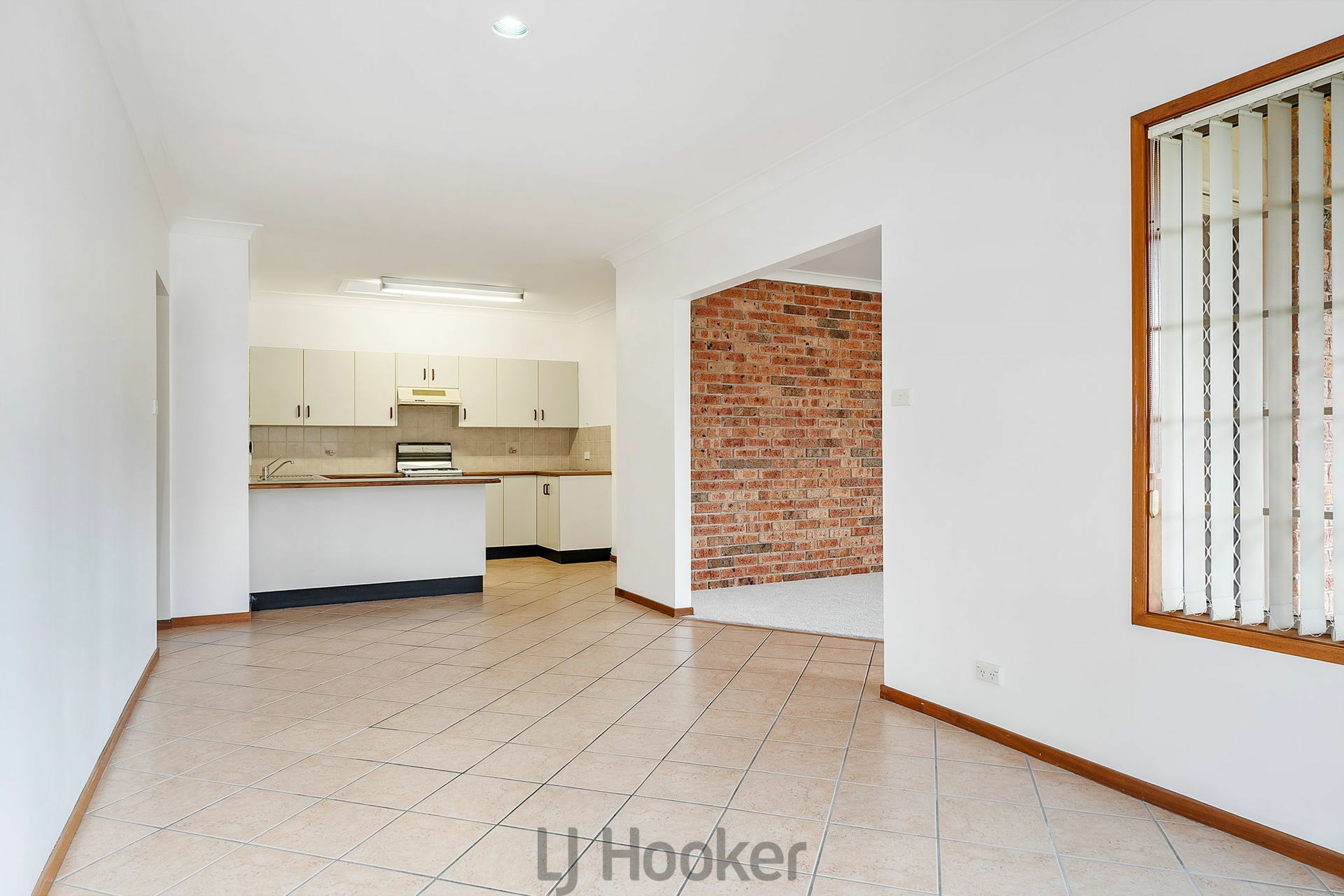 1/4 Windsor Close, VALENTINE
