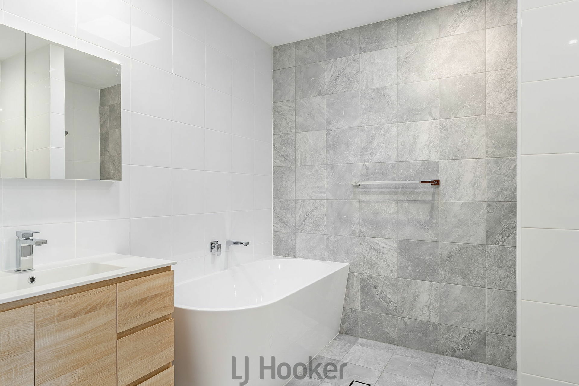 1/4 Windsor Close, VALENTINE