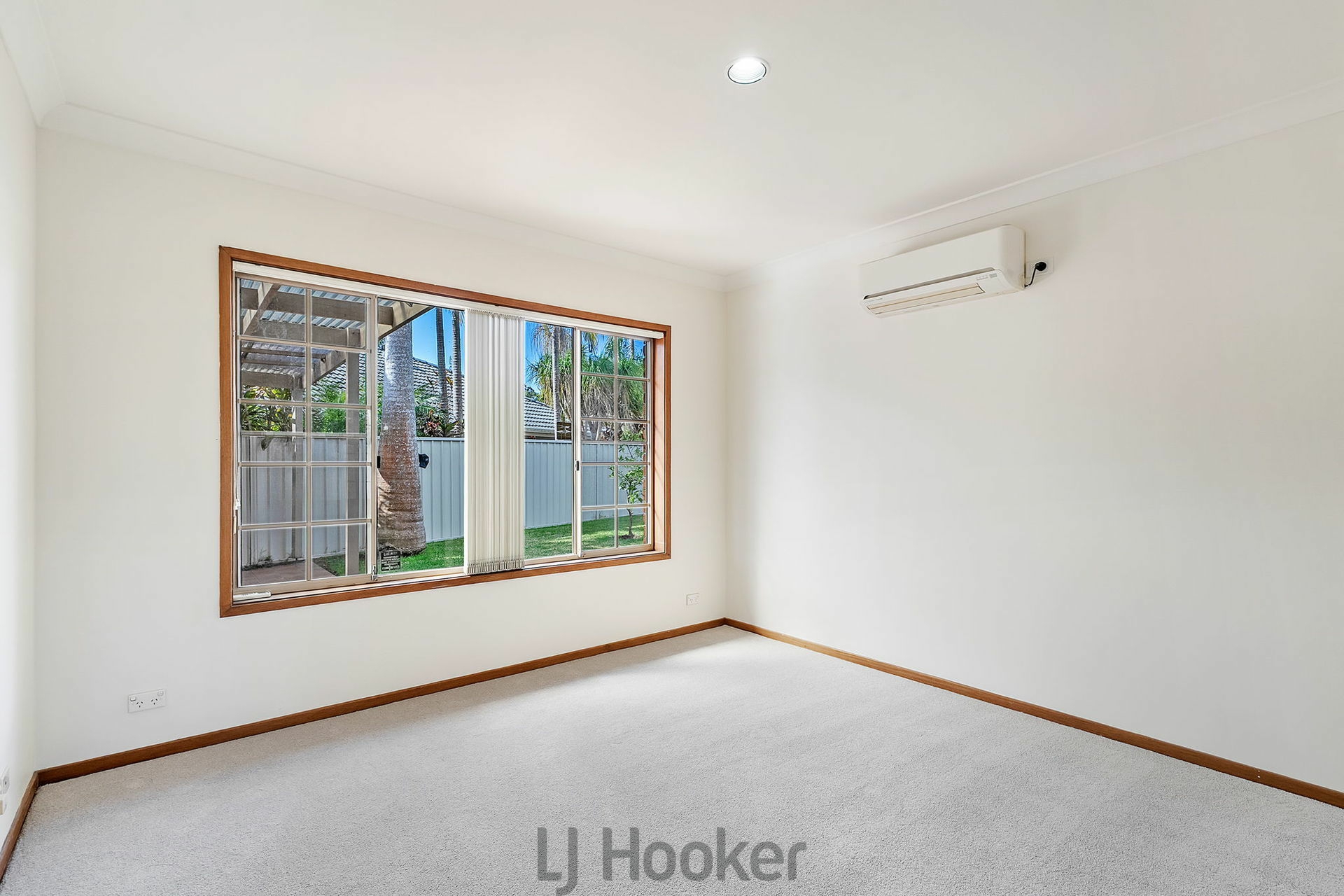 1/4 Windsor Close, VALENTINE