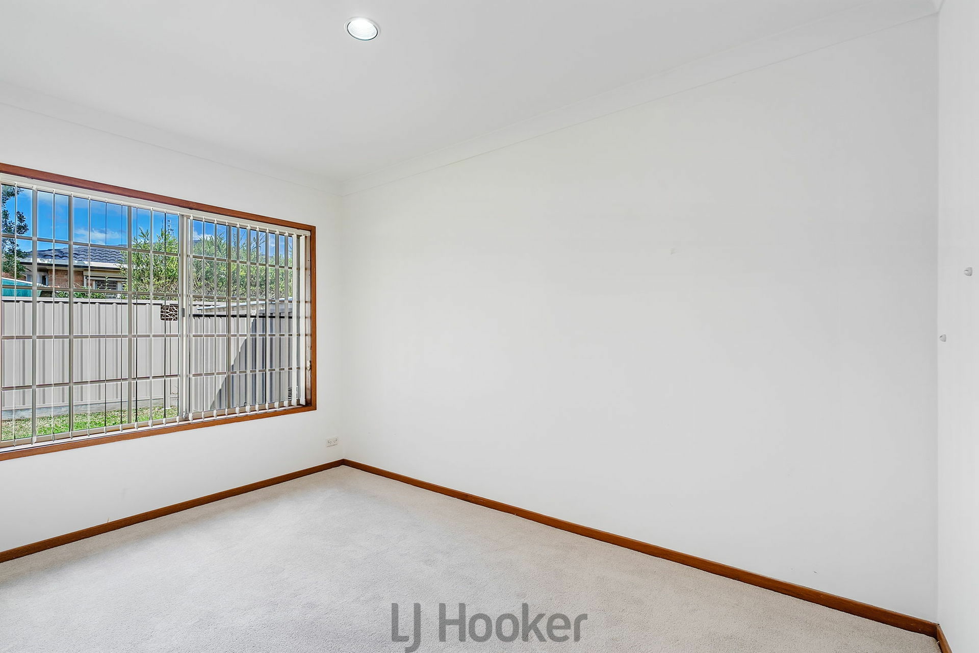 1/4 Windsor Close, VALENTINE