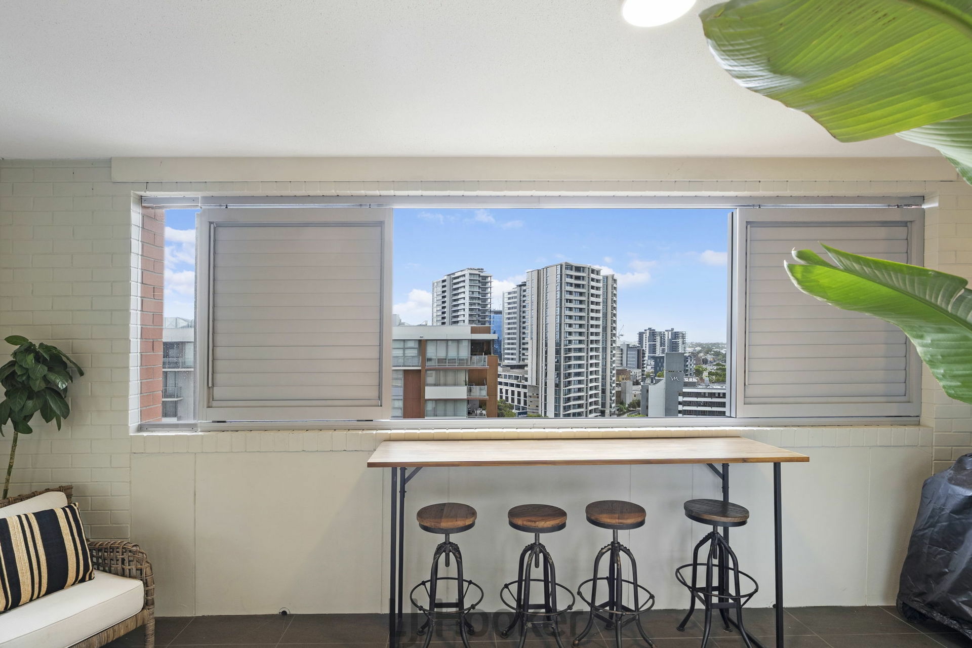806/23 Ravenshaw Street — photo 3 of 22