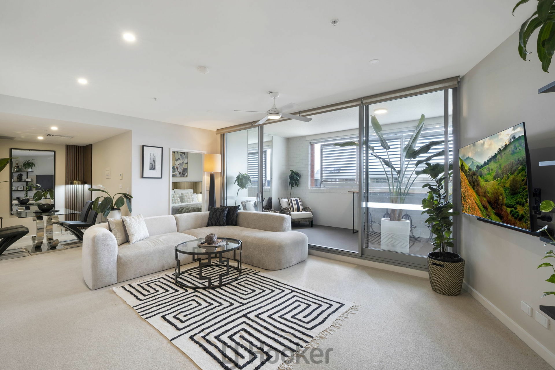806/23 Ravenshaw Street — photo 4 of 22