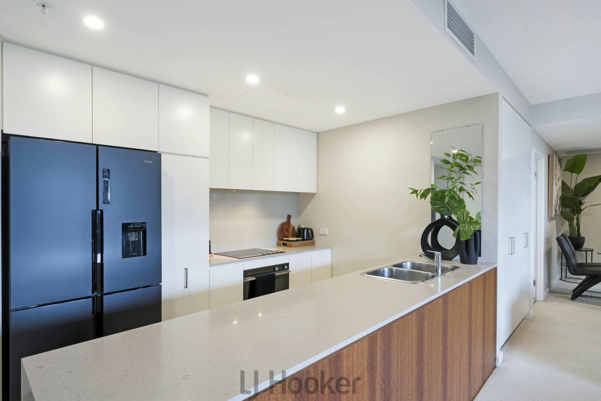 806/23 Ravenshaw Street — photo 8 of 22