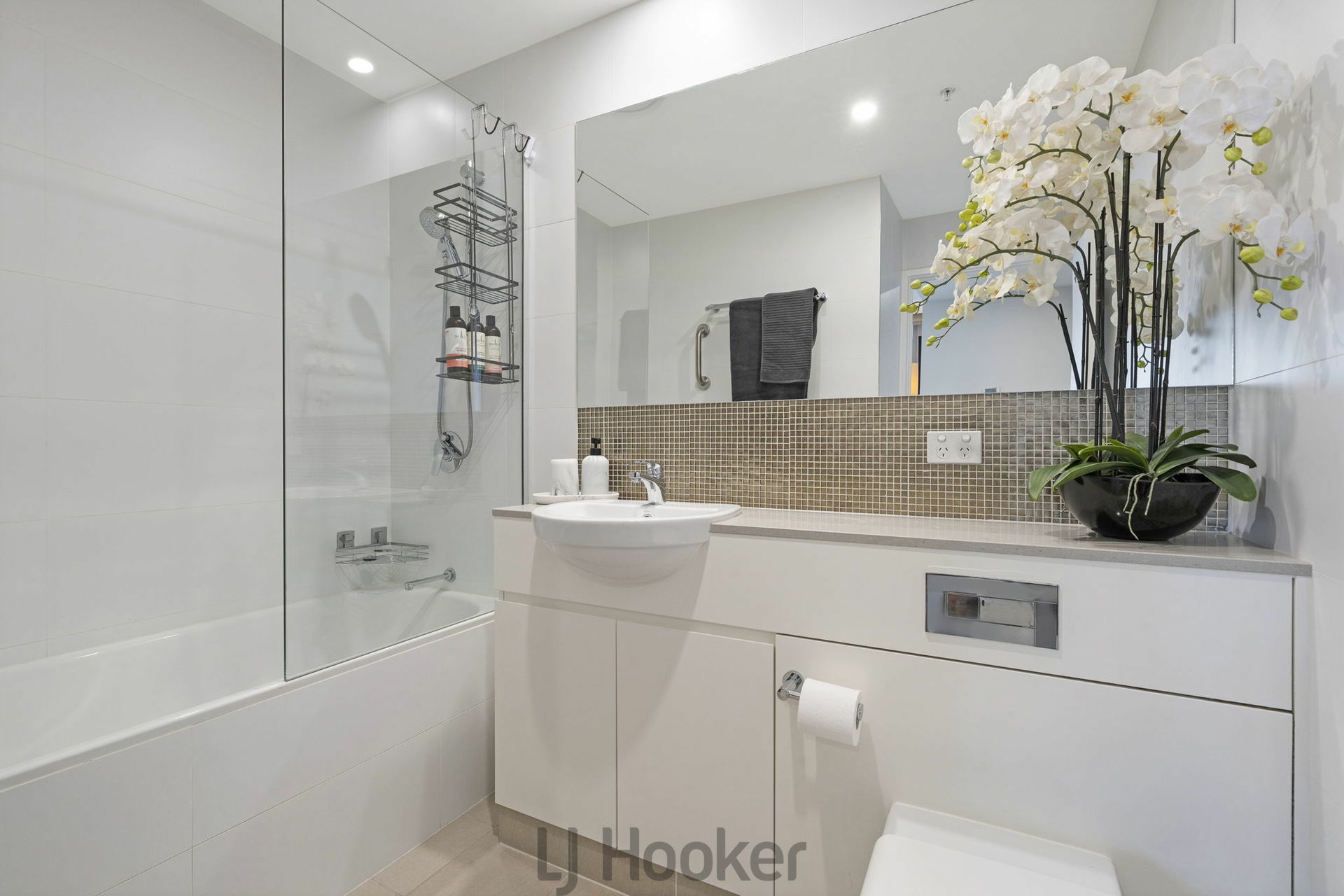 806/23 Ravenshaw Street — photo 11 of 22