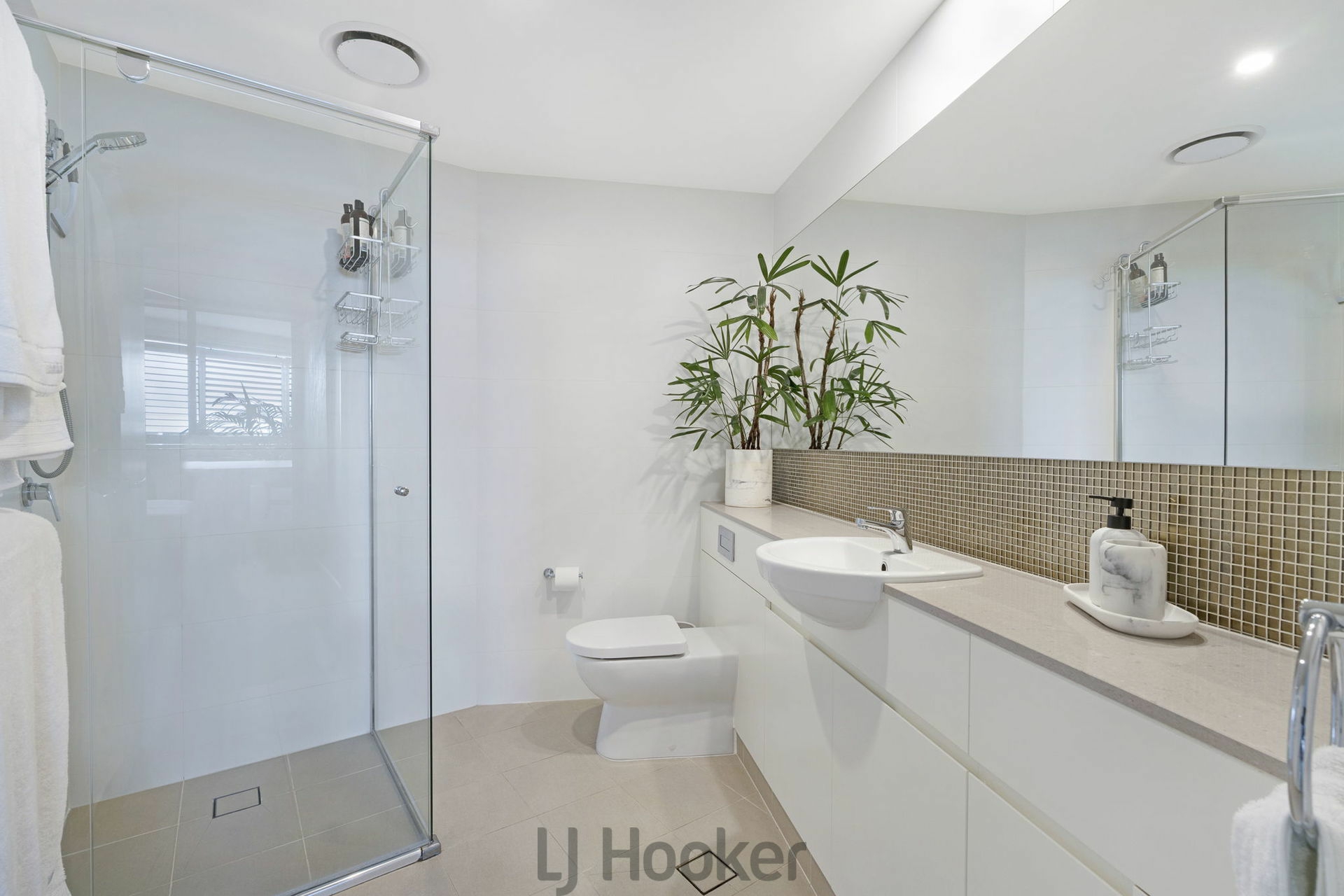 806/23 Ravenshaw Street — photo 13 of 22
