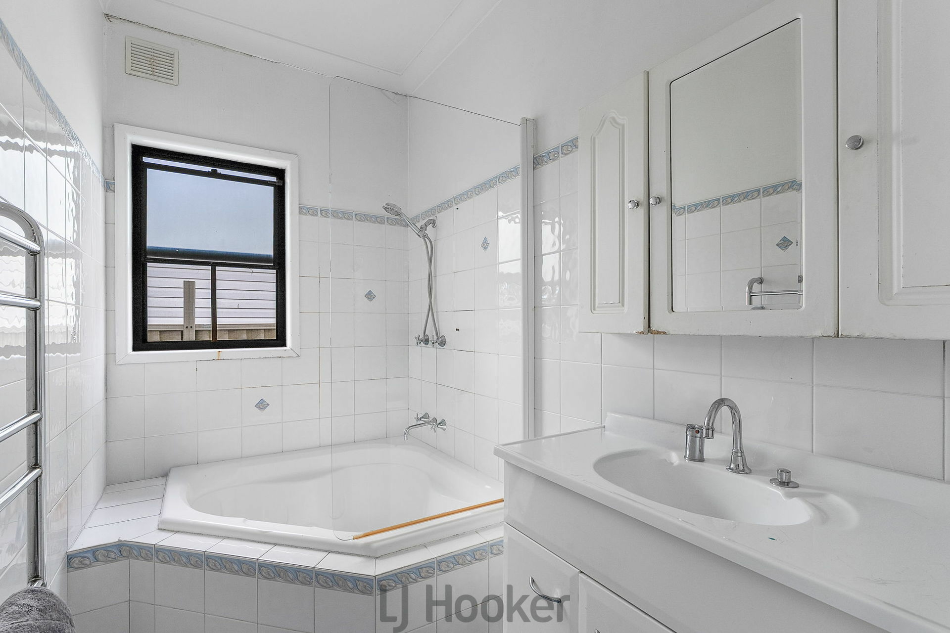 83 Robert Street — photo 7 of 16