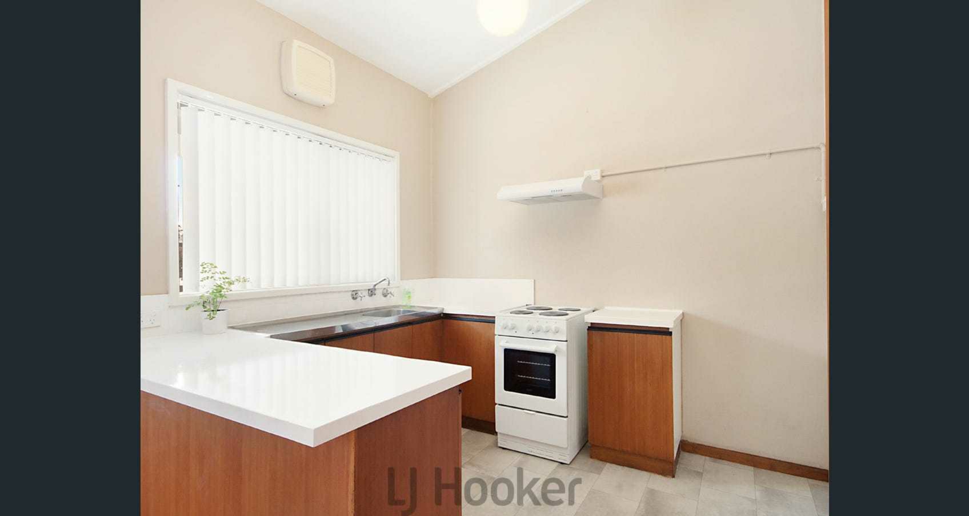 10/10 Saxton Street — photo 5 of 6