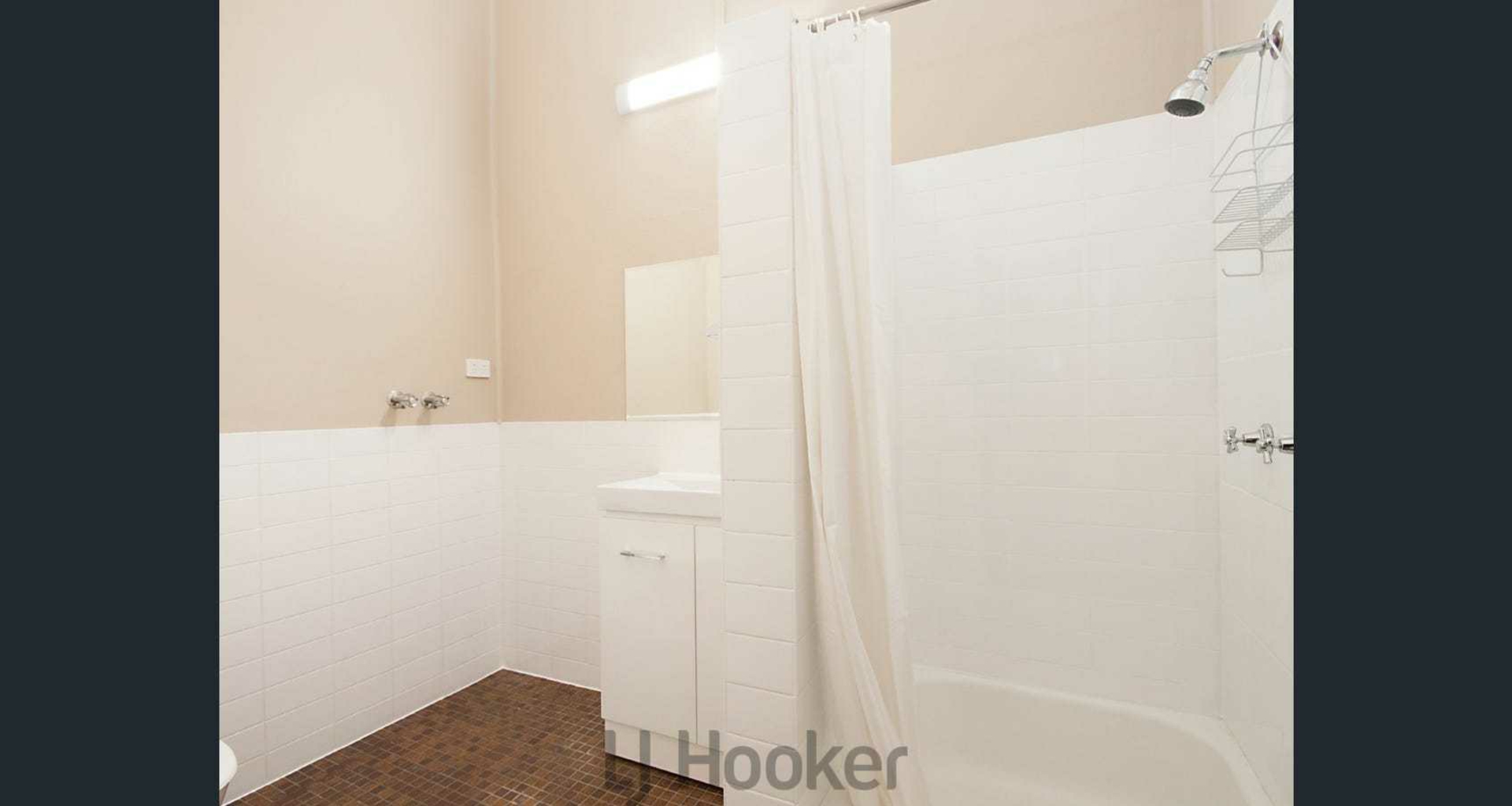 10/10 Saxton Street — photo 6 of 6
