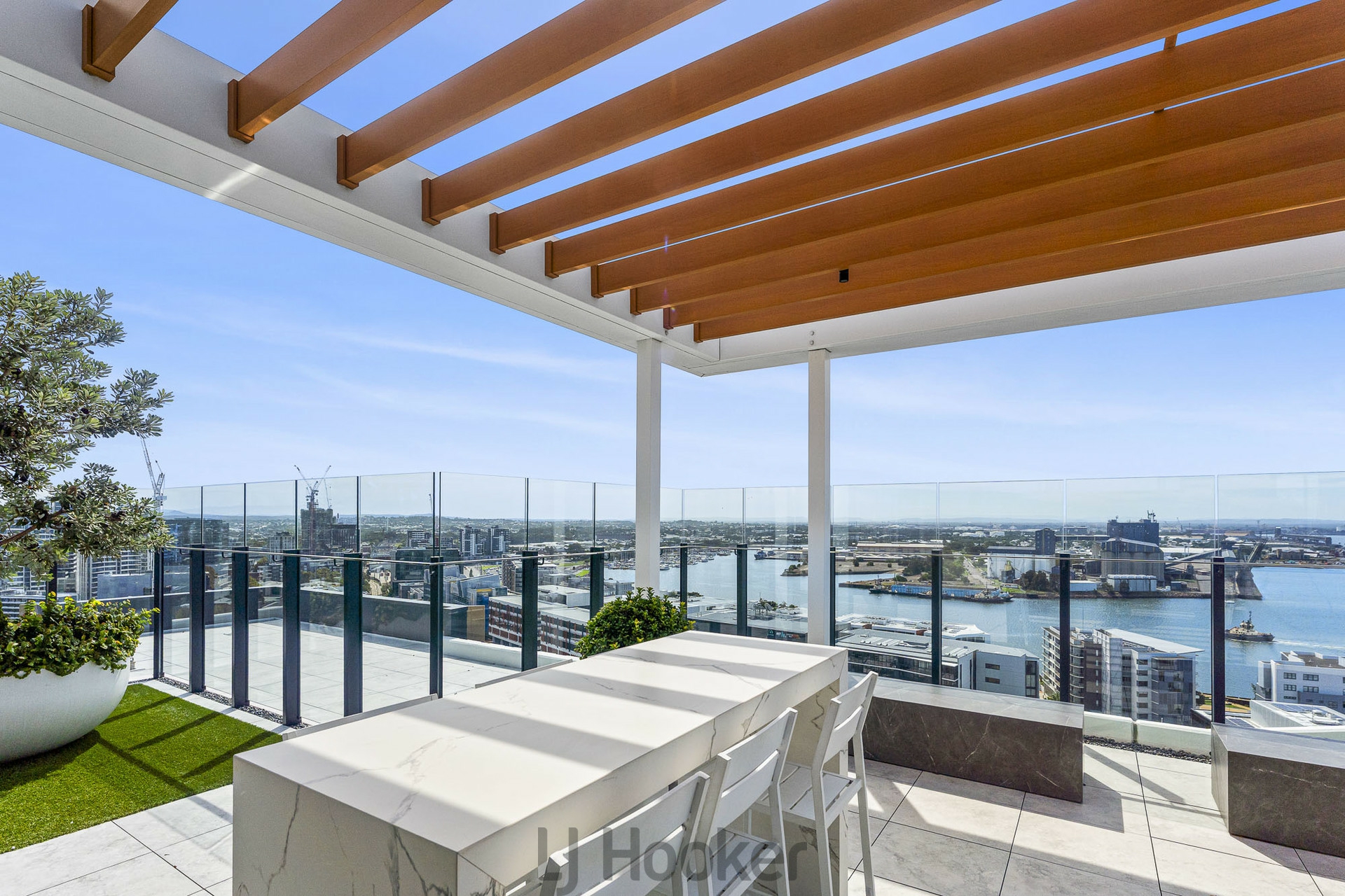 1605/509 Hunter Street — photo 13 of 15