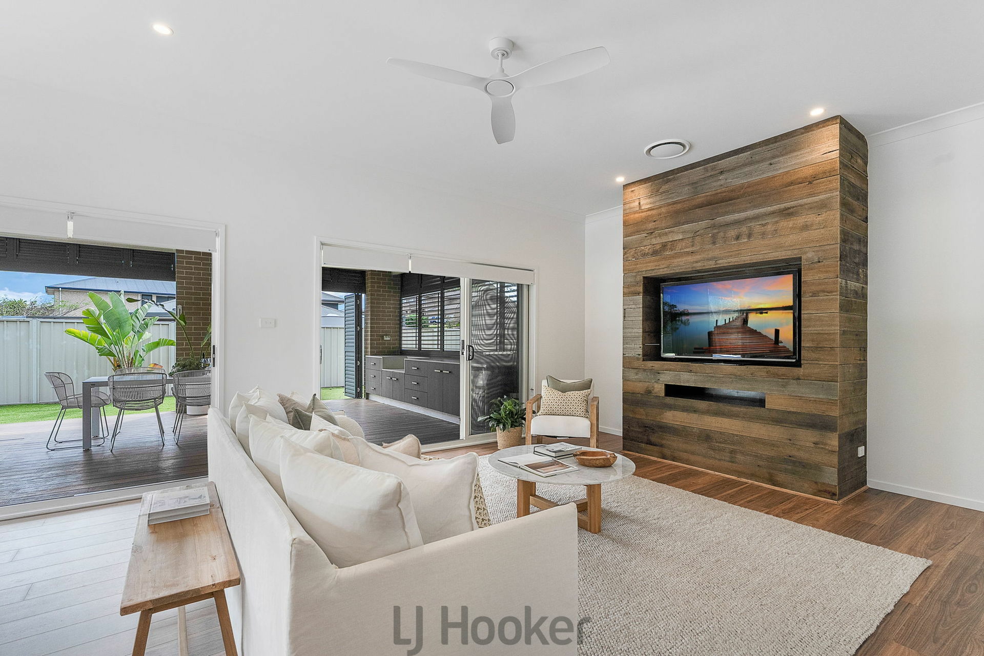18 The Maindeck — photo 16 of 30