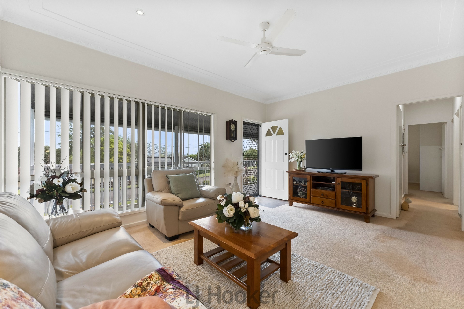 8 McDonald Crescent — photo 2 of 20