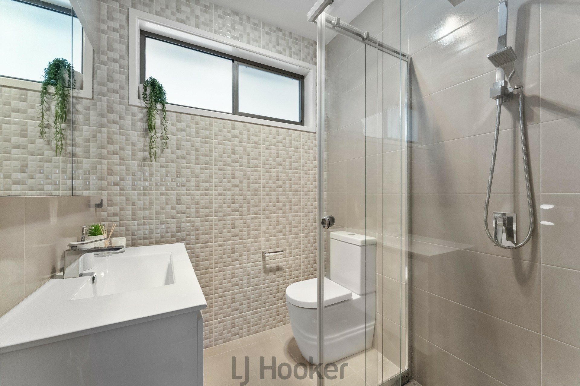 8 McDonald Crescent — photo 7 of 20