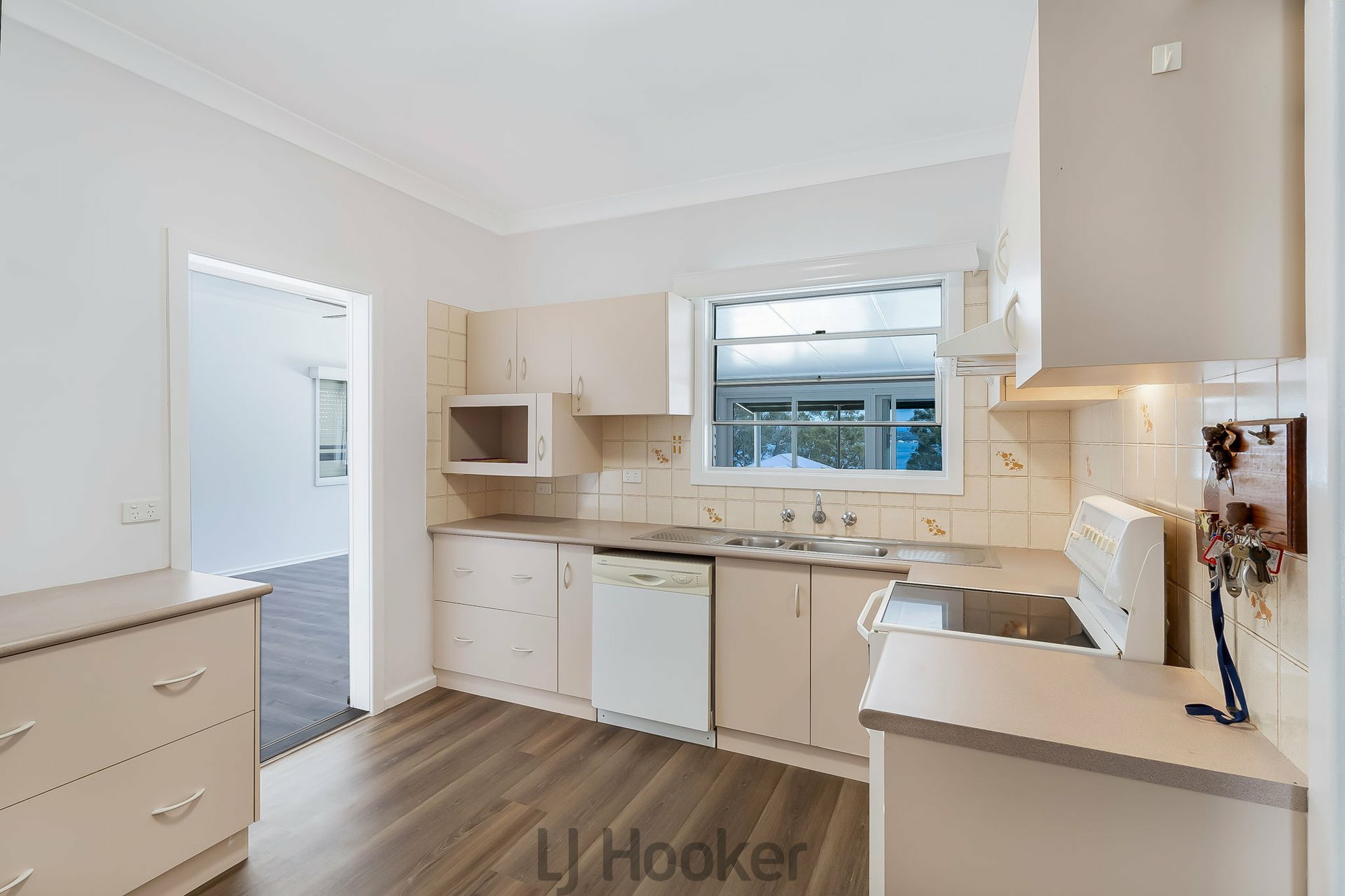 92 Watkins Road — photo 3 of 12