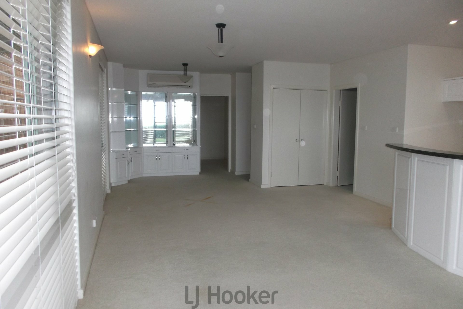 3/8 Ambrose Street — photo 4 of 7