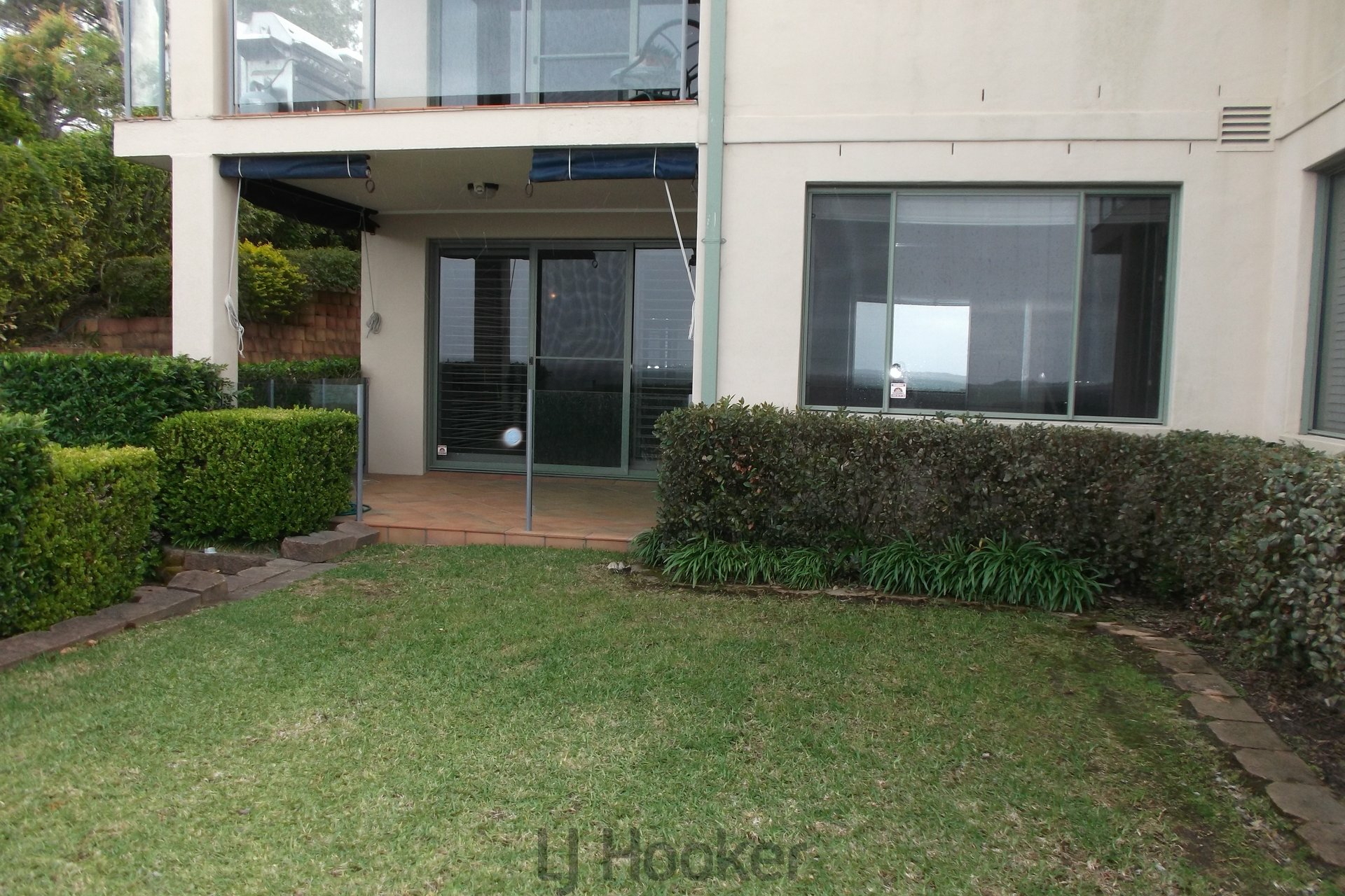 3/8 Ambrose Street — photo 6 of 7