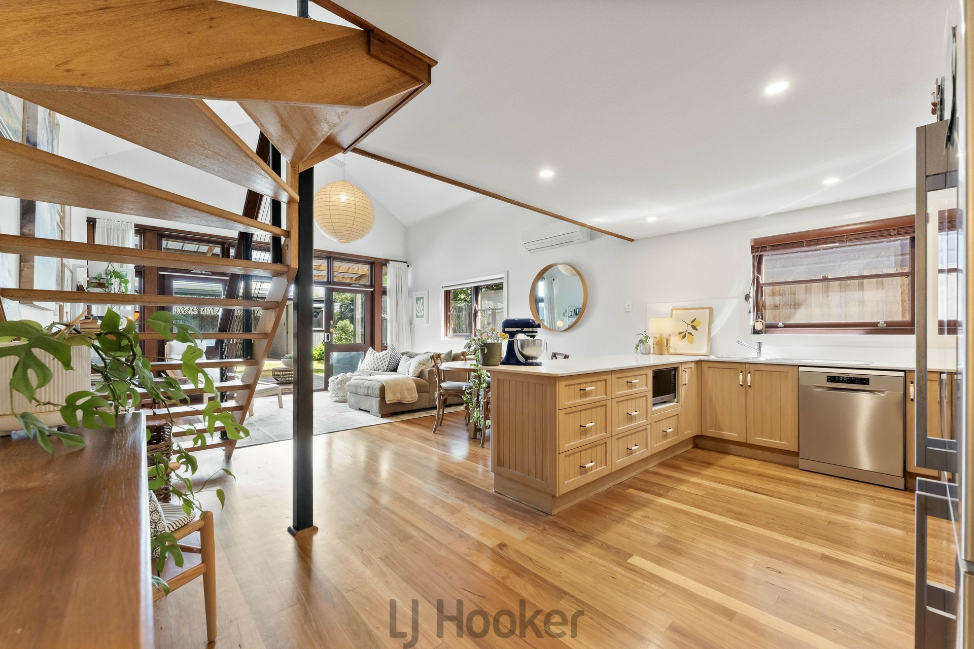 66 Gordon Avenue — photo 6 of 20