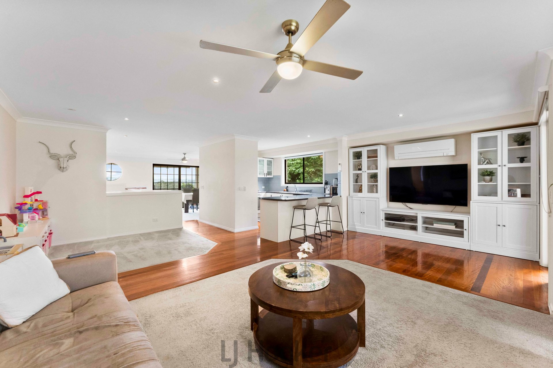 28 Suffolk Drive — photo 5 of 16