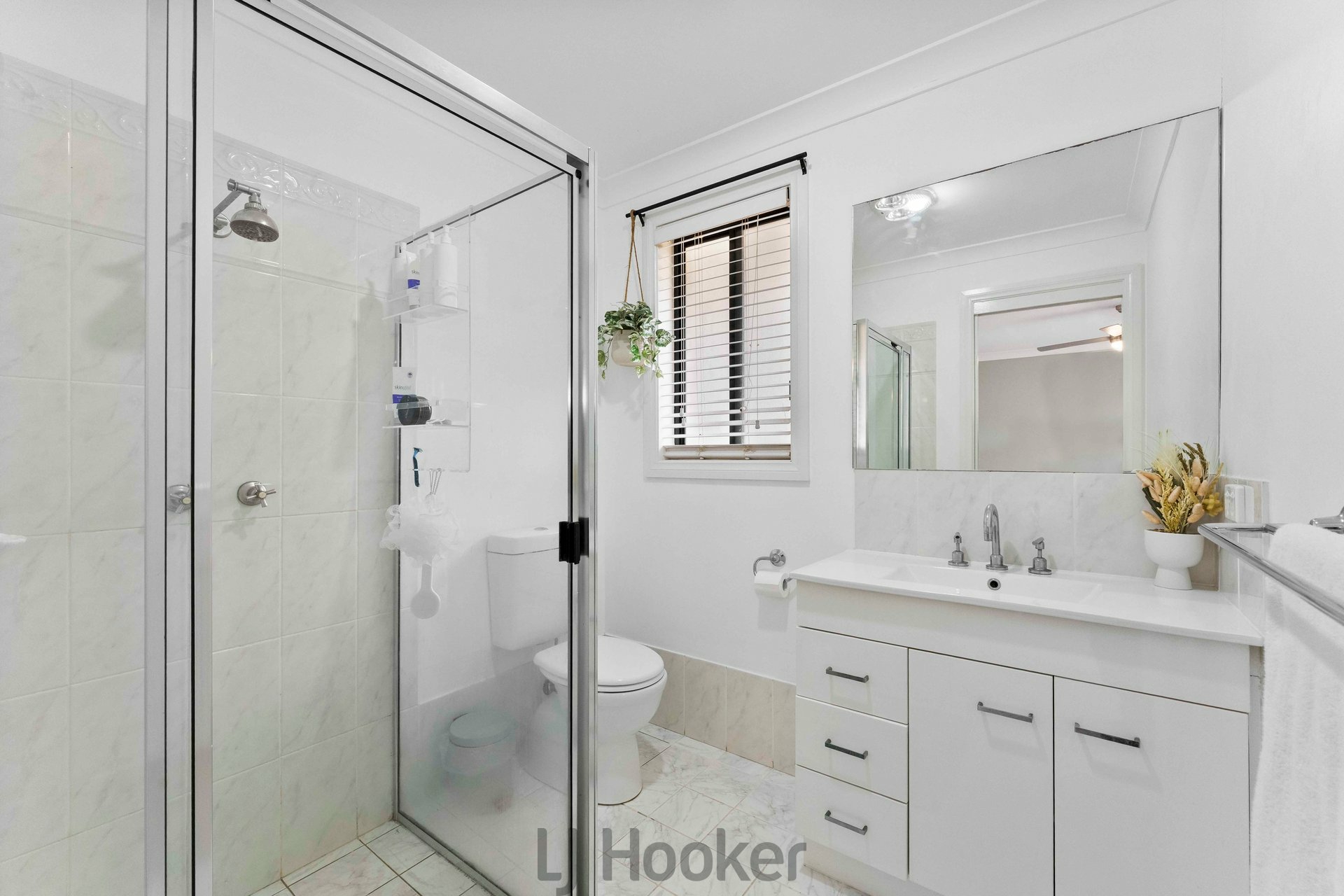 28 Suffolk Drive — photo 12 of 16