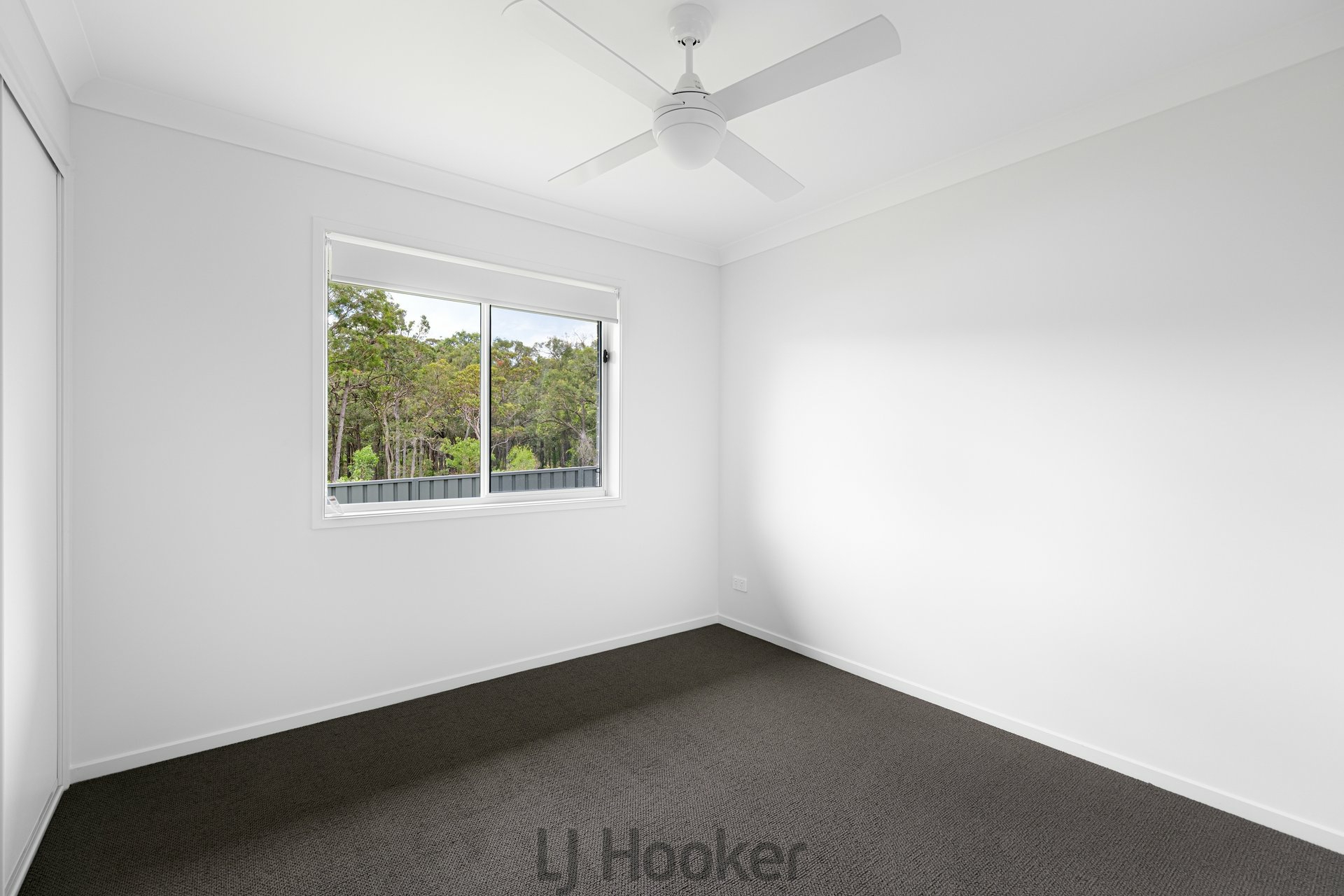 1/22 Brushworth Drive — photo 4 of 7