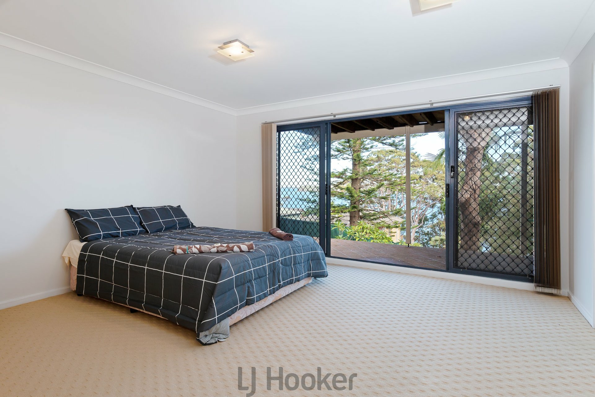 298 Dobell Drive — photo 7 of 17