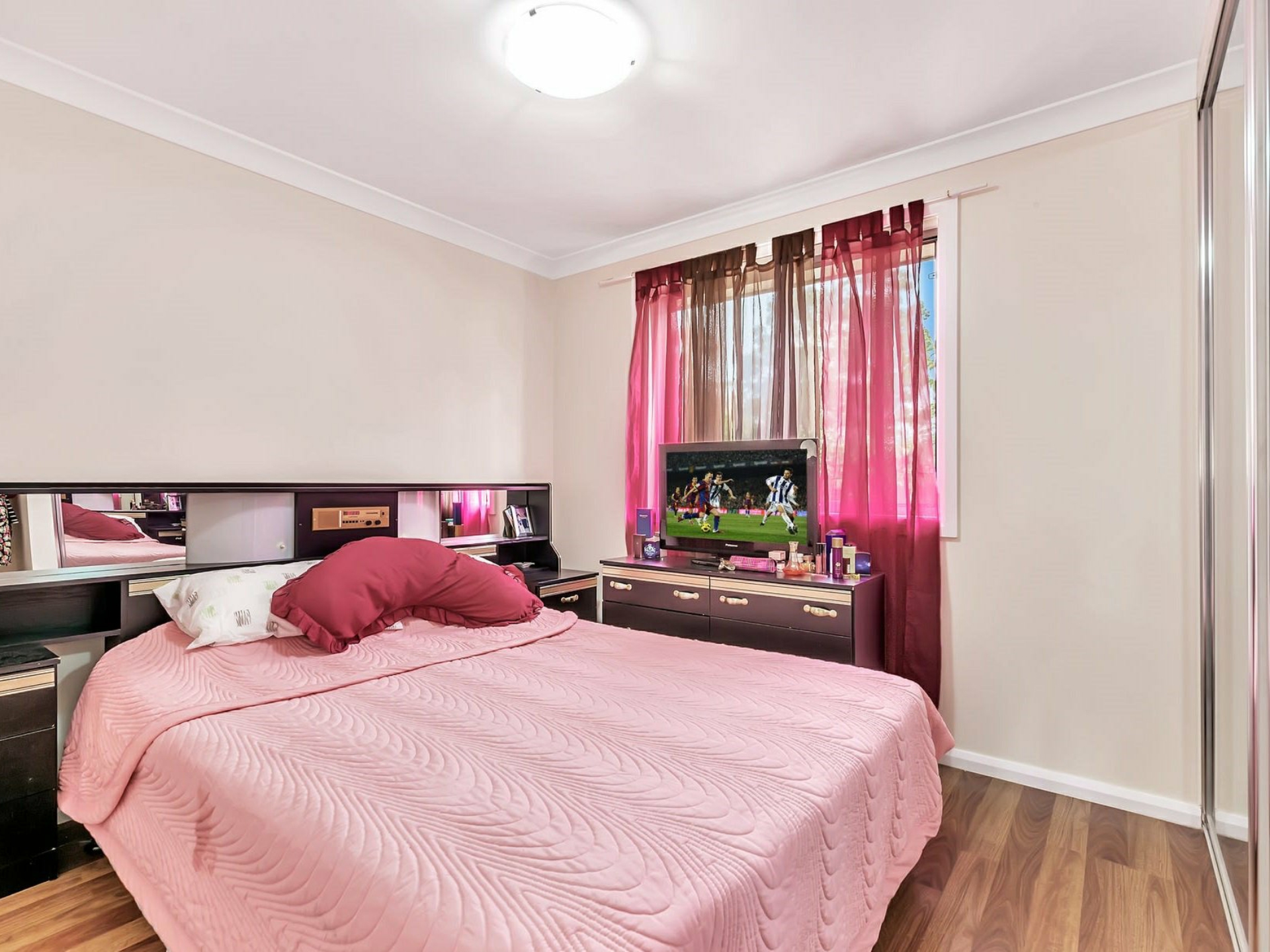 1a Oakwood Place, BUSBY