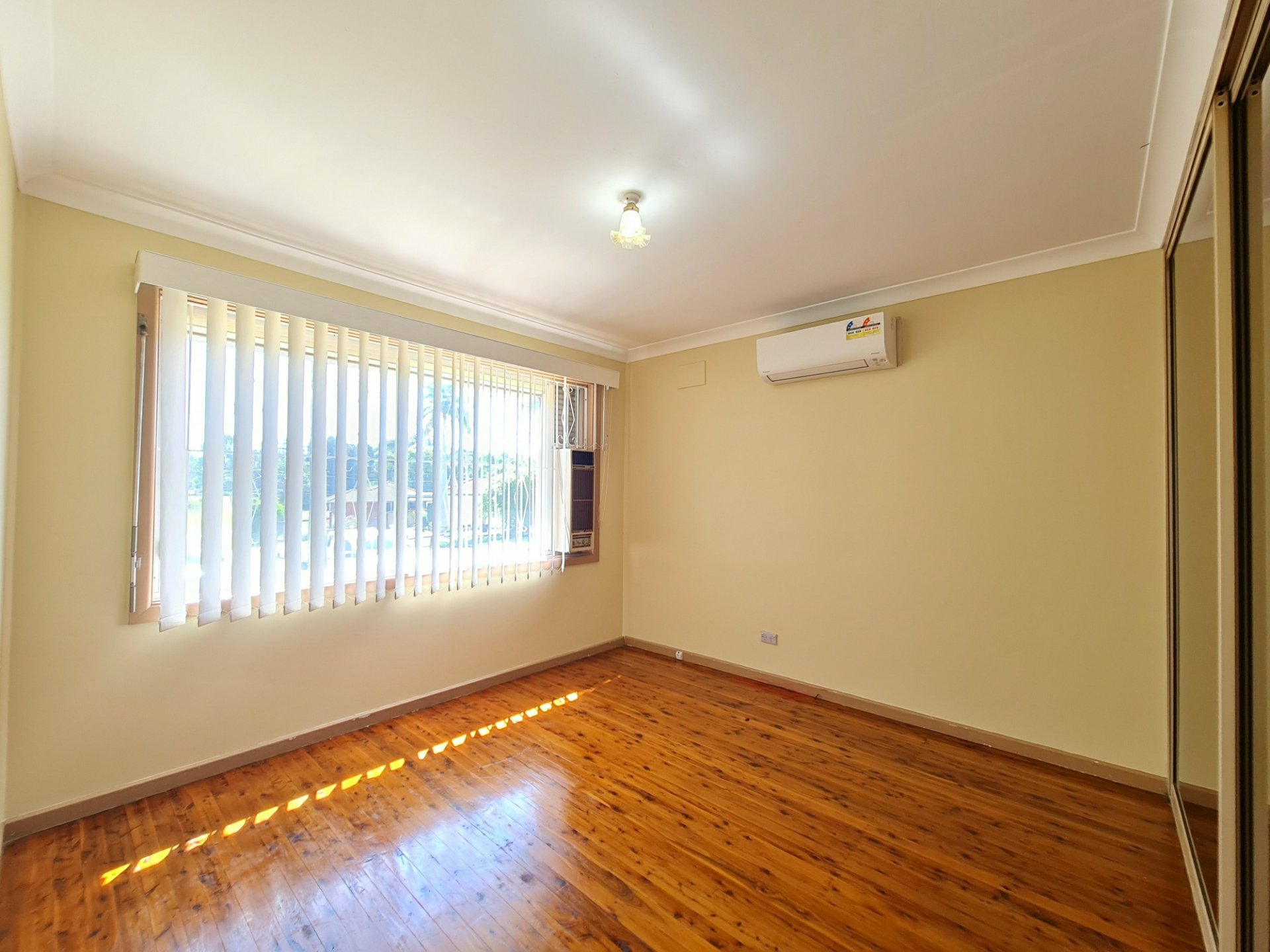 5 Cox Place, MOUNT PRITCHARD